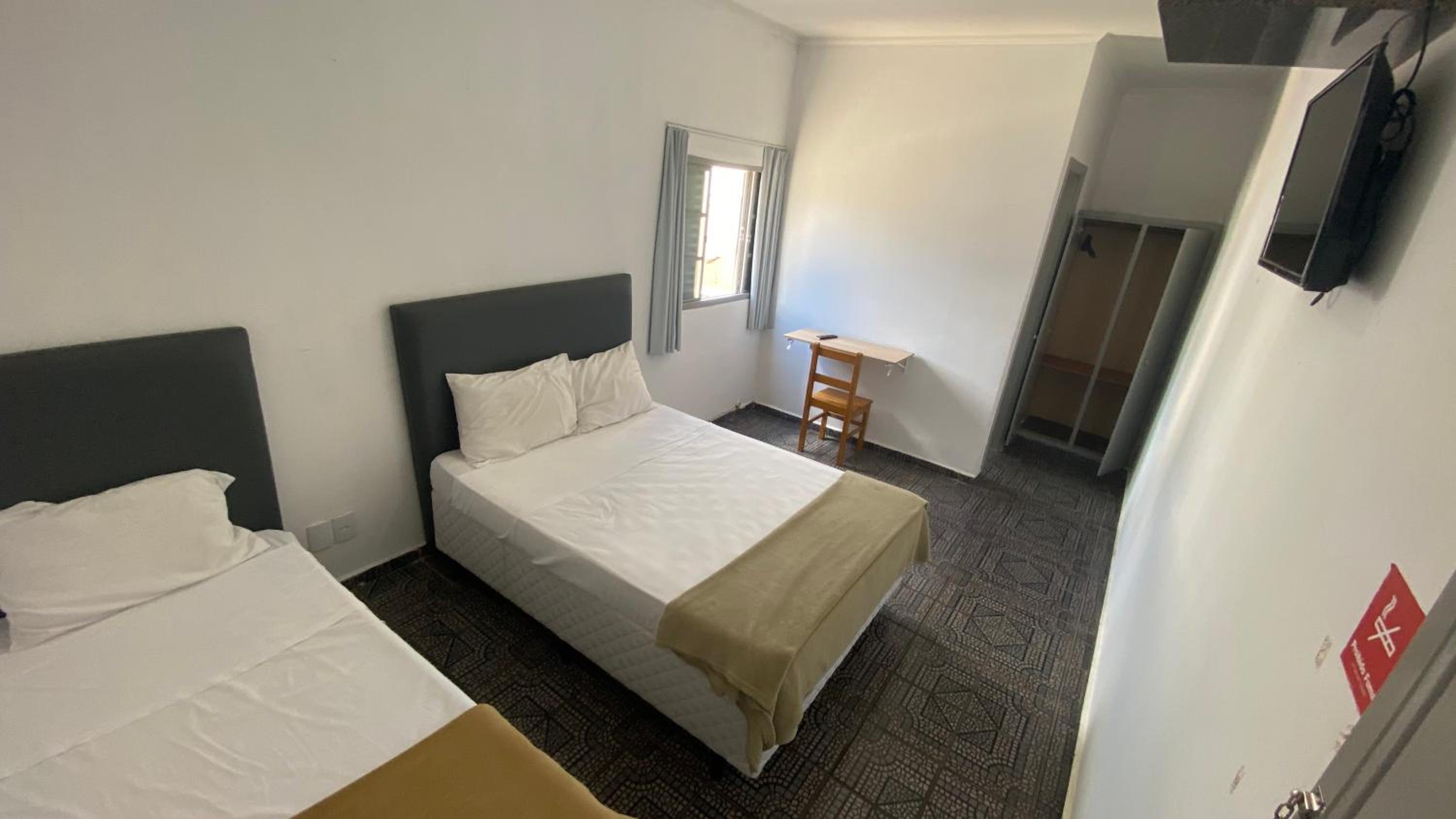 Triple Room with Private Bathroom - Photo 3