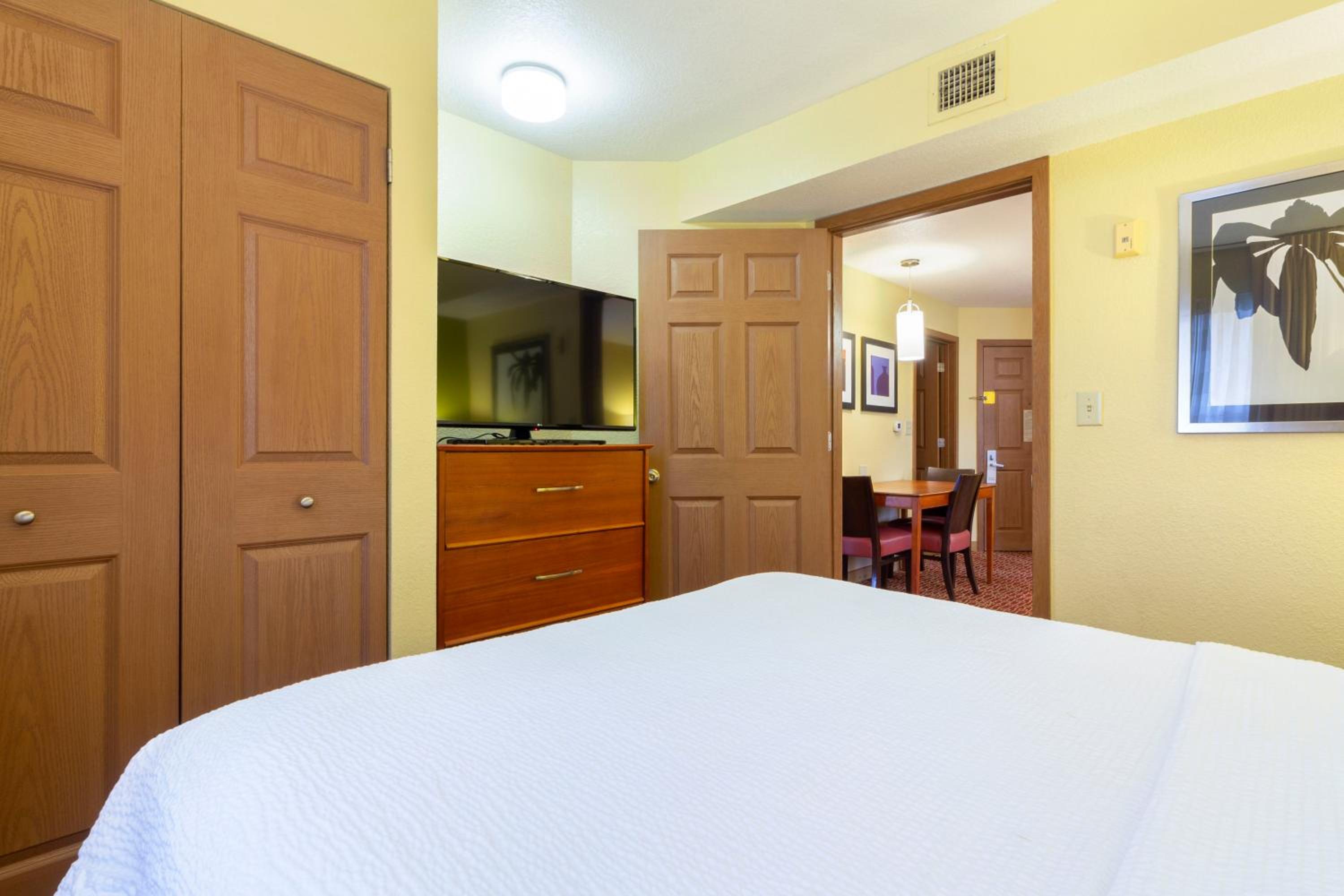 2 Bedroom Suite 2 Queen Beds Non-Smoking - Photo 19