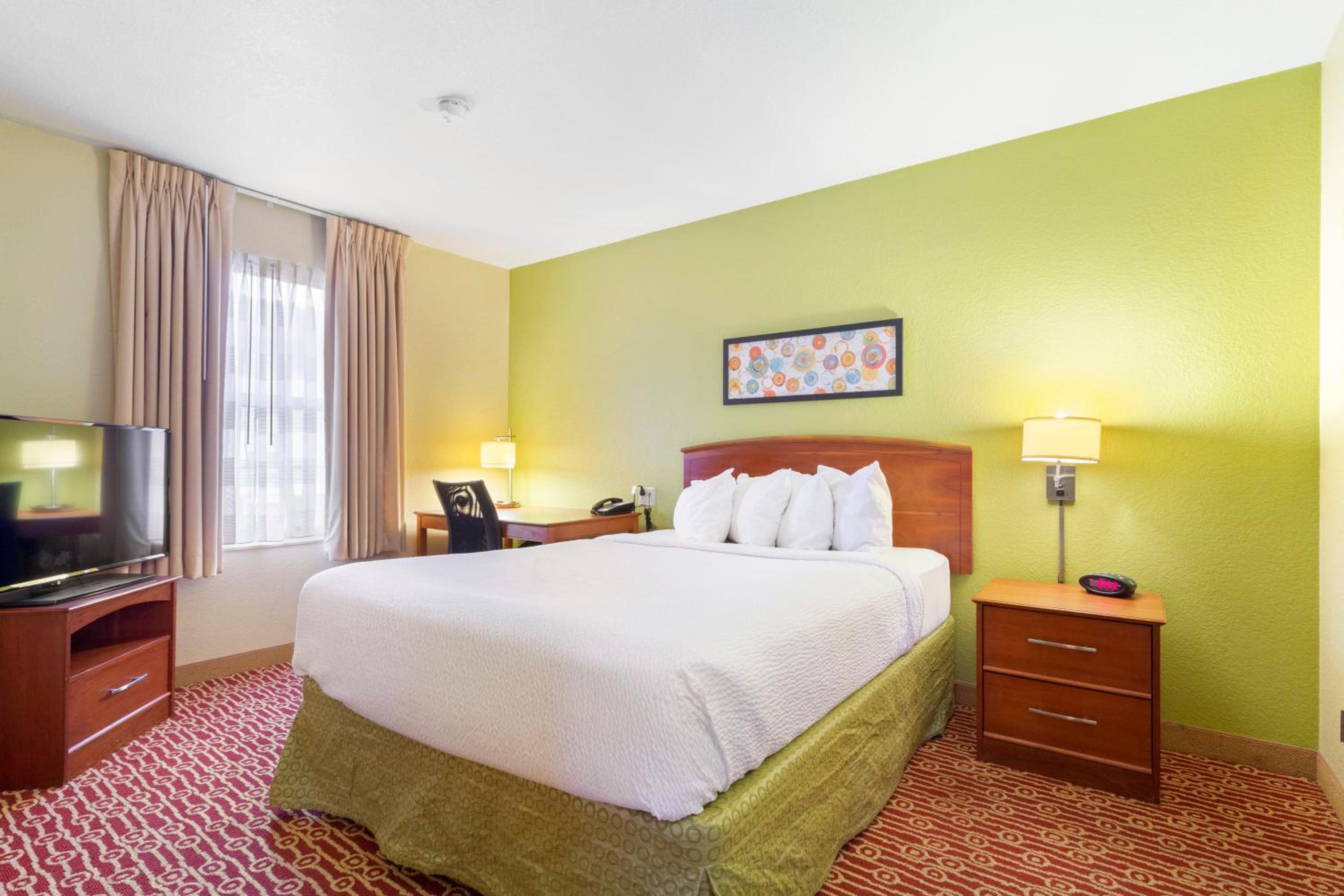 2 Bedroom Suite 2 Queen Beds Non-Smoking - Photo 3
