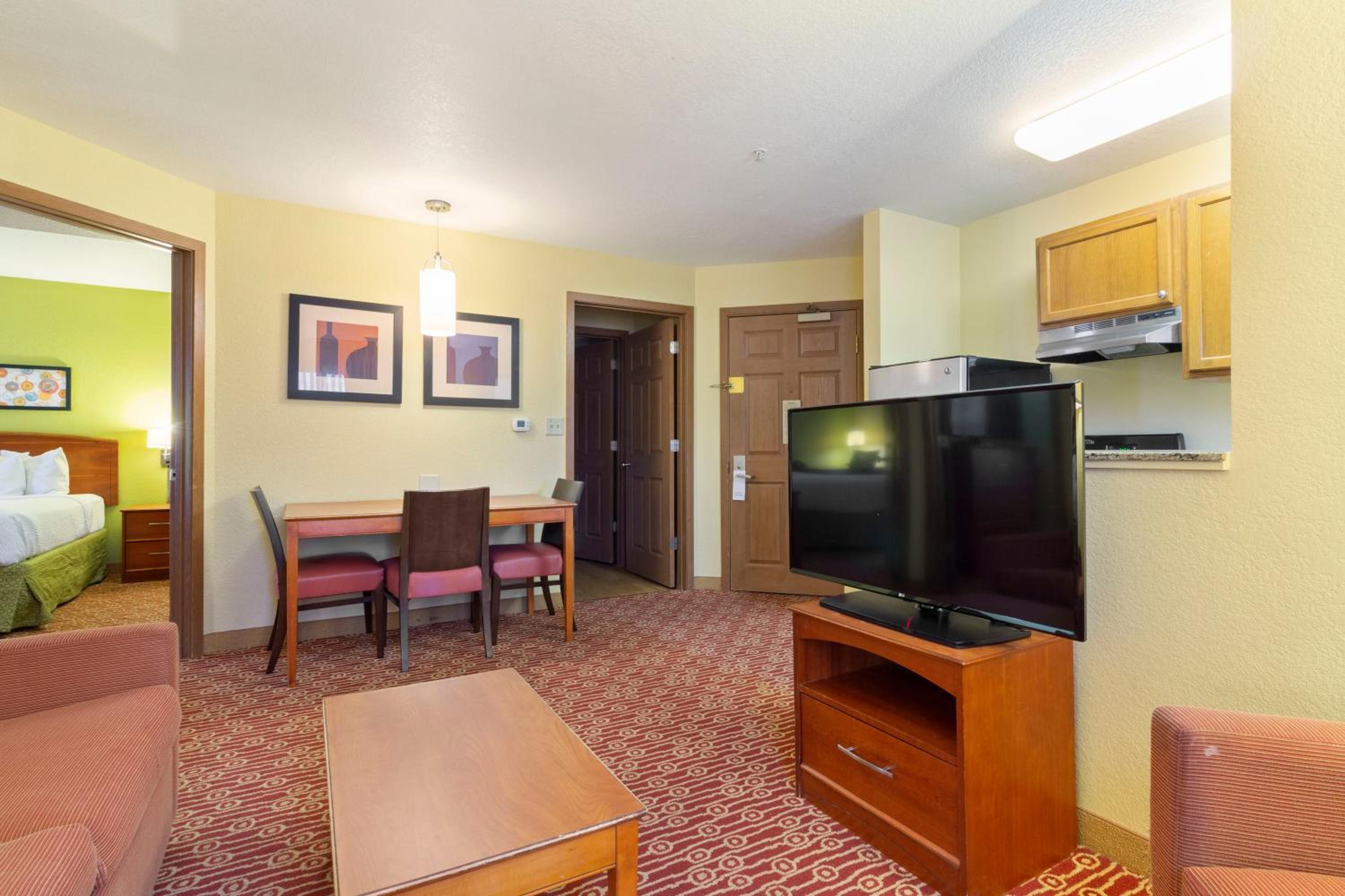 2 Bedroom Suite 2 Queen Beds Non-Smoking - Photo 4