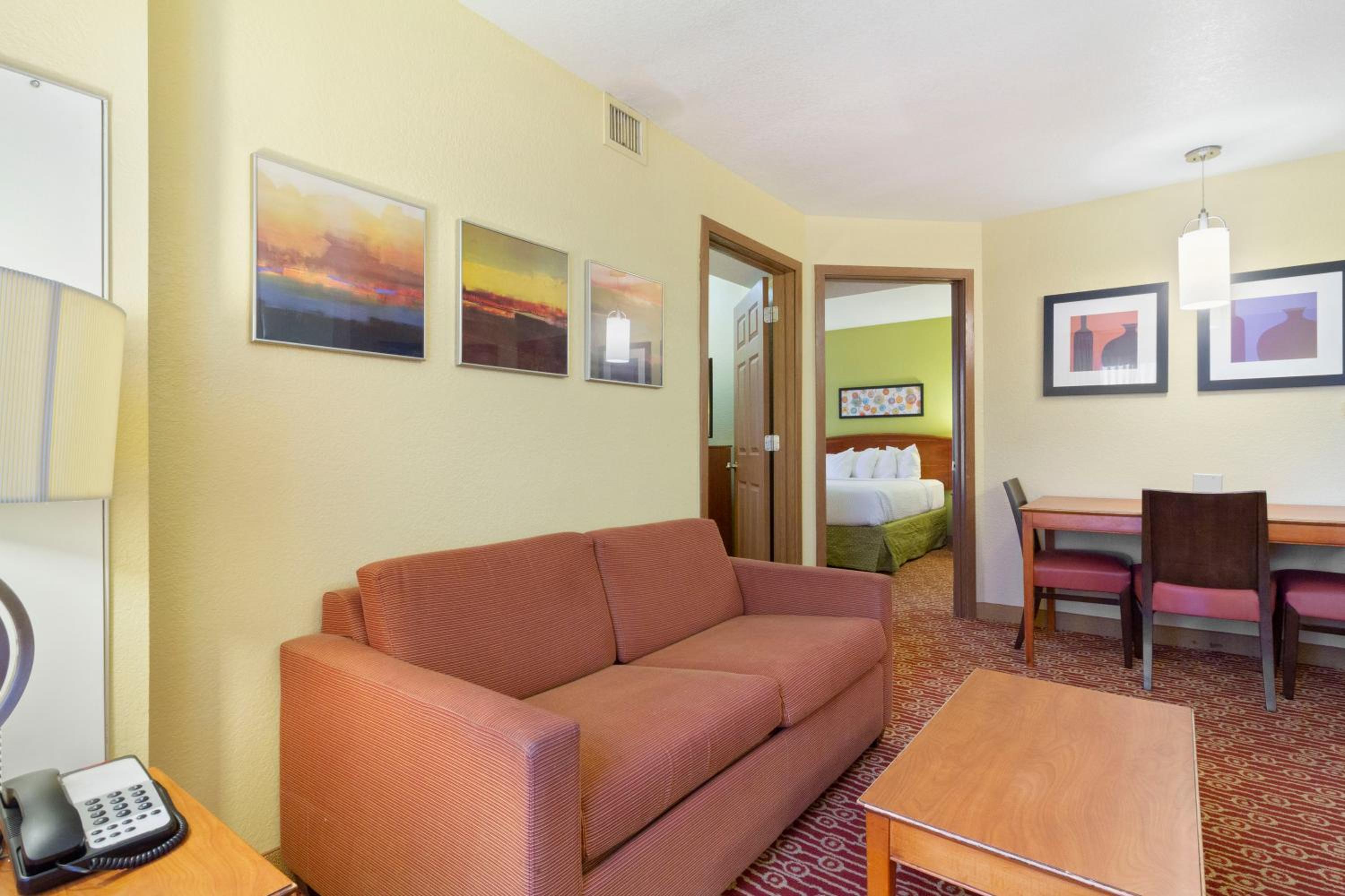 2 Bedroom Suite 2 Queen Beds Non-Smoking - Photo 7