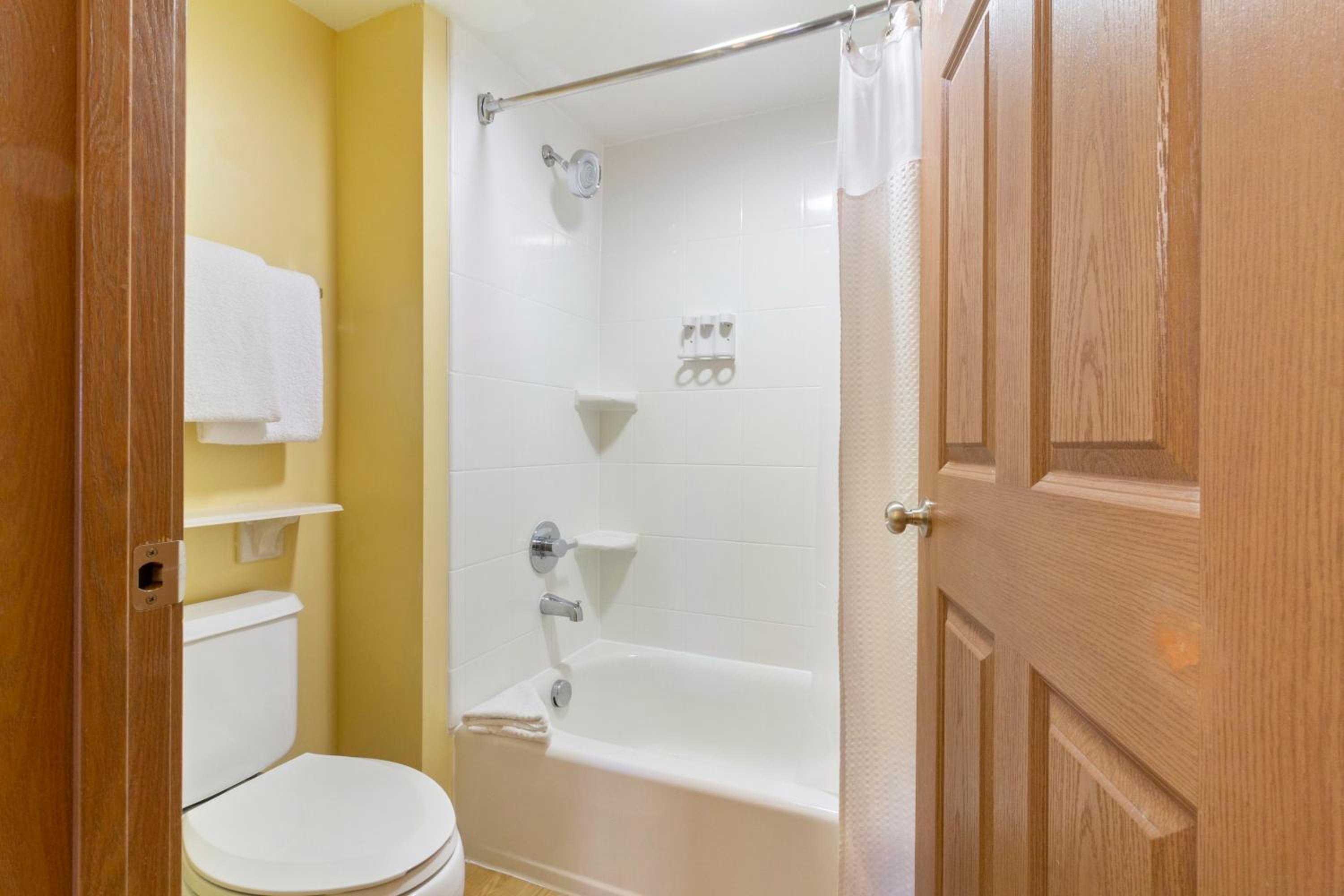 2 Bedroom Suite 2 Queen Beds Non-Smoking - Photo 17