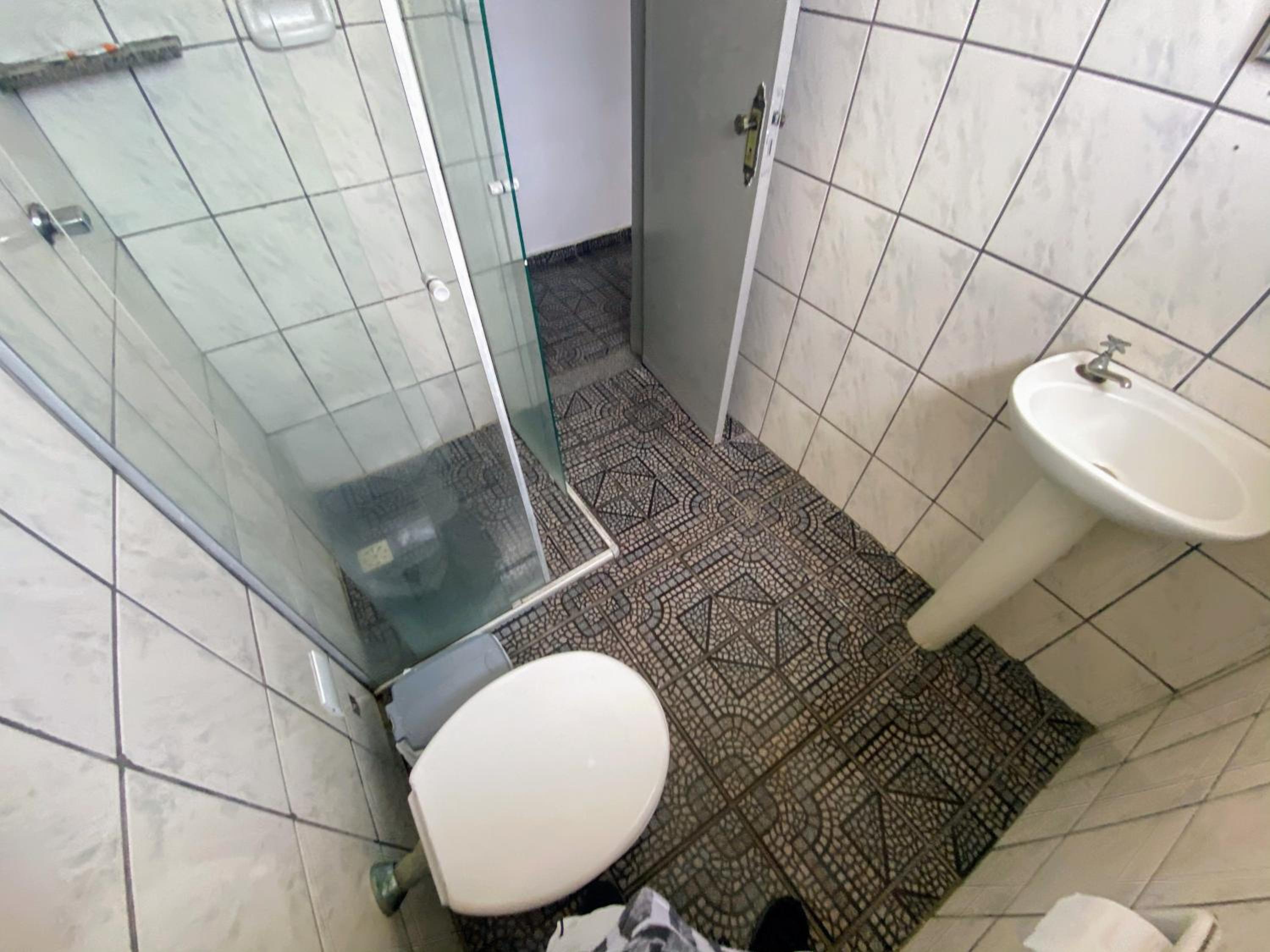 Quadruple Room with Bathroom - Photo 4