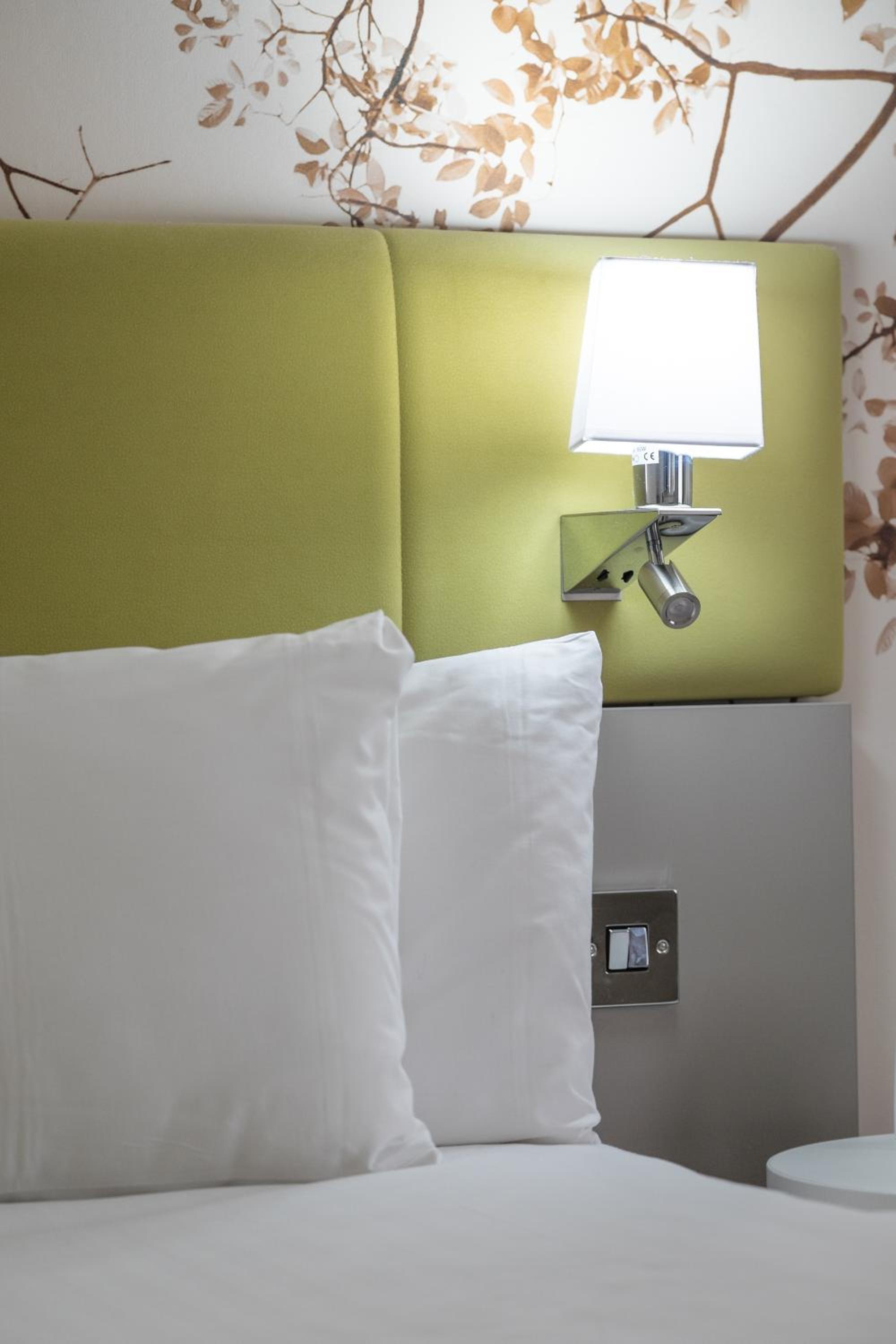 Standard King Room - Disability Access - Photo 2