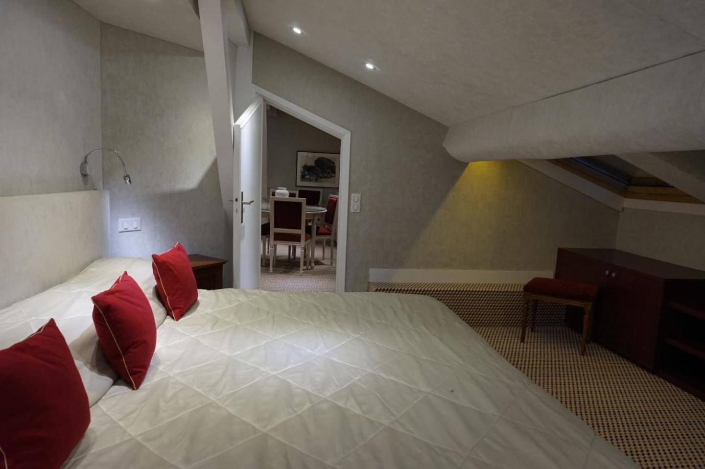 Family Suite, Attic Flat, partial Sea and City View thumbnail 5