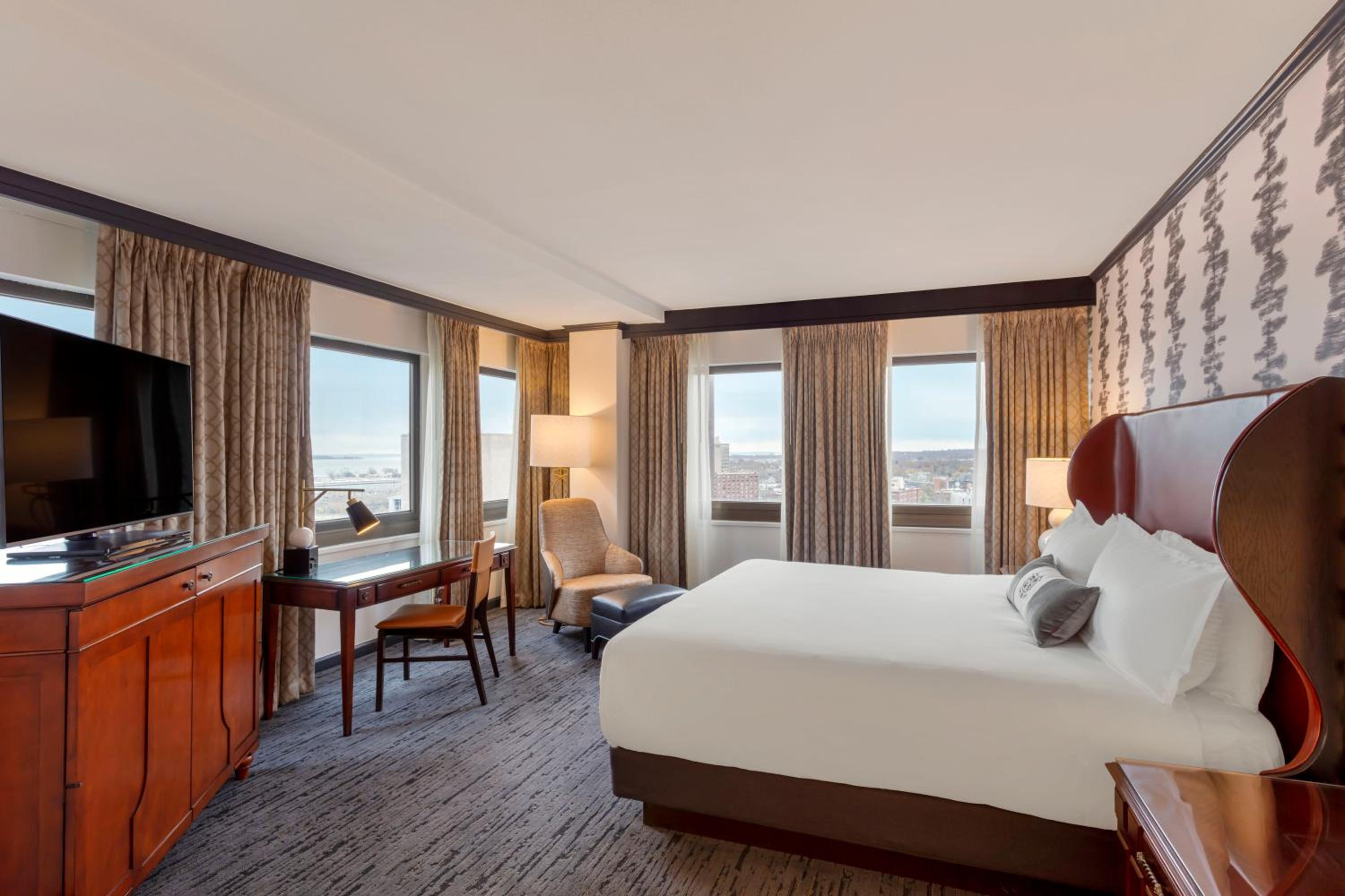 Premier King Room photo 3
