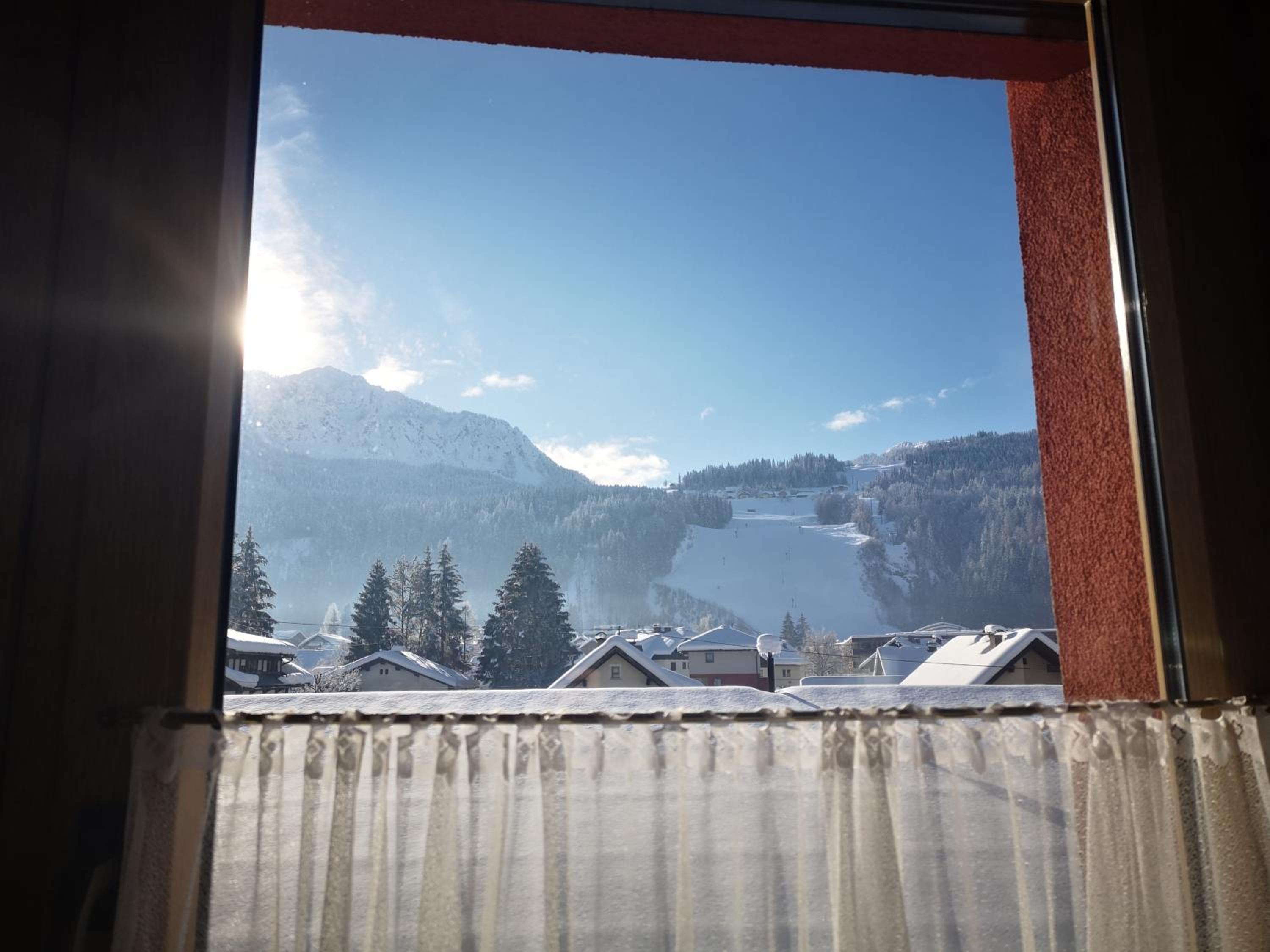 Two-Bedroom Apartment with Mountain View photo 2