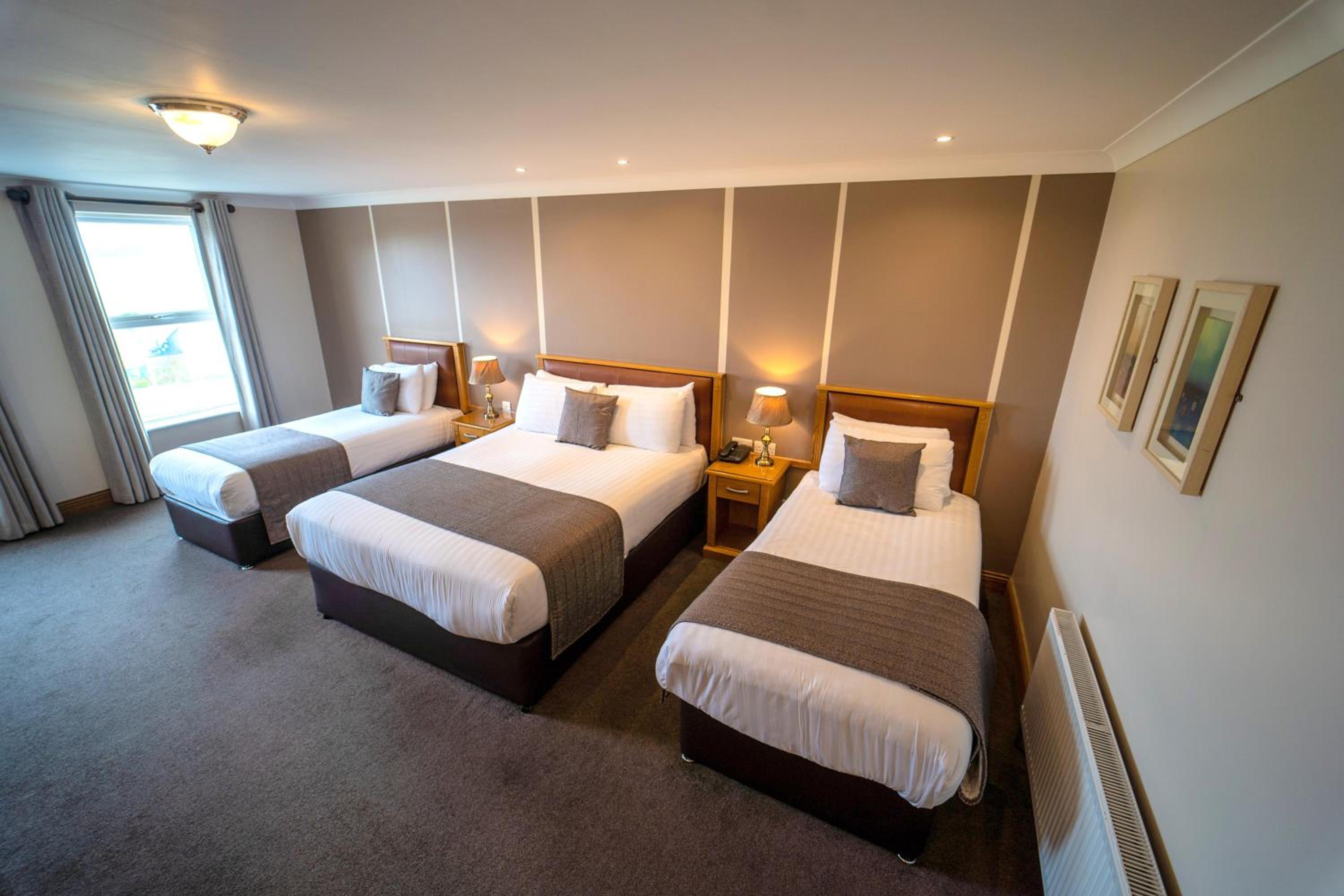 Standard Double or Twin Room - Photo 2
