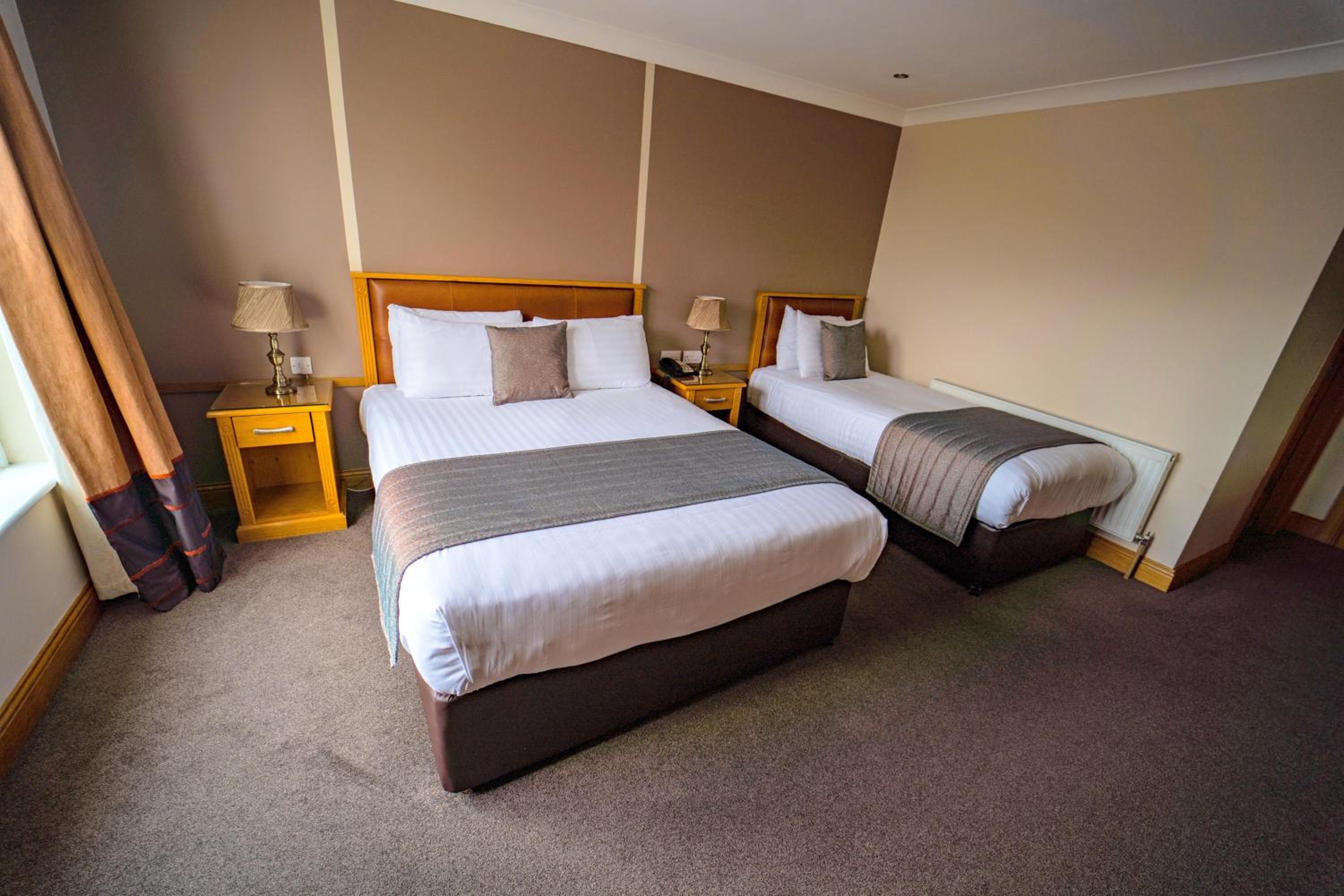 Standard Double or Twin Room - Photo 7