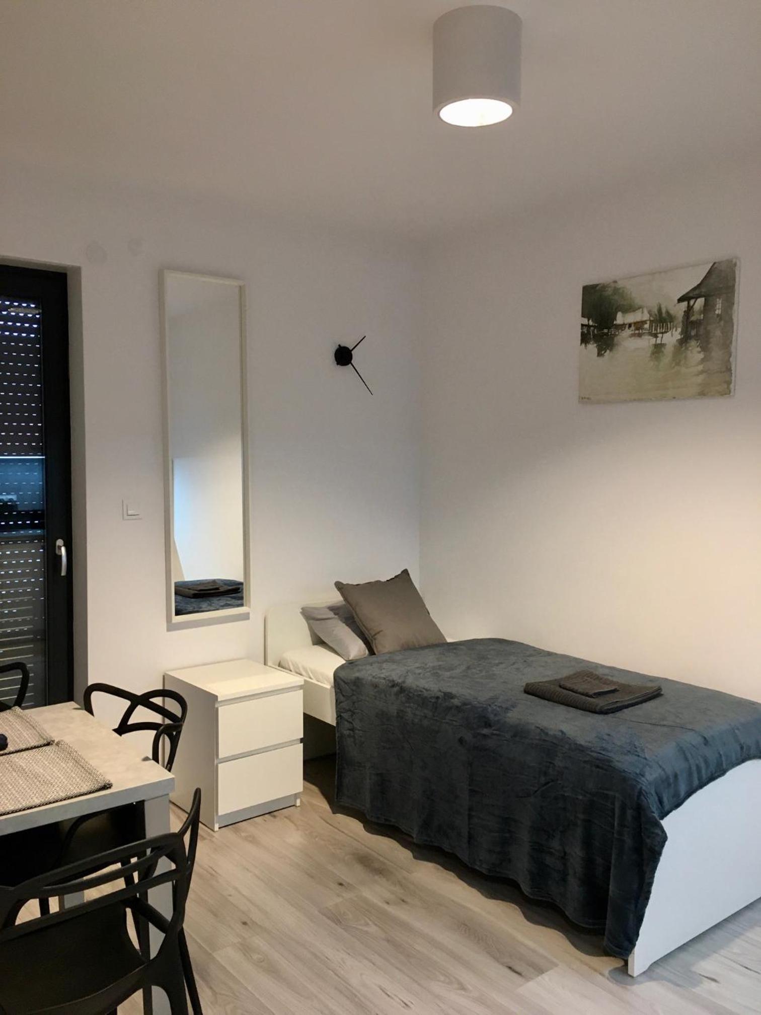 One-Bedroom Apartment - Photo 1