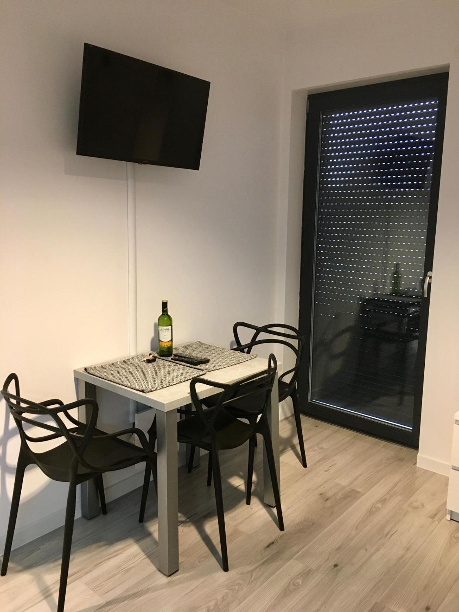 One-Bedroom Apartment - Photo 7