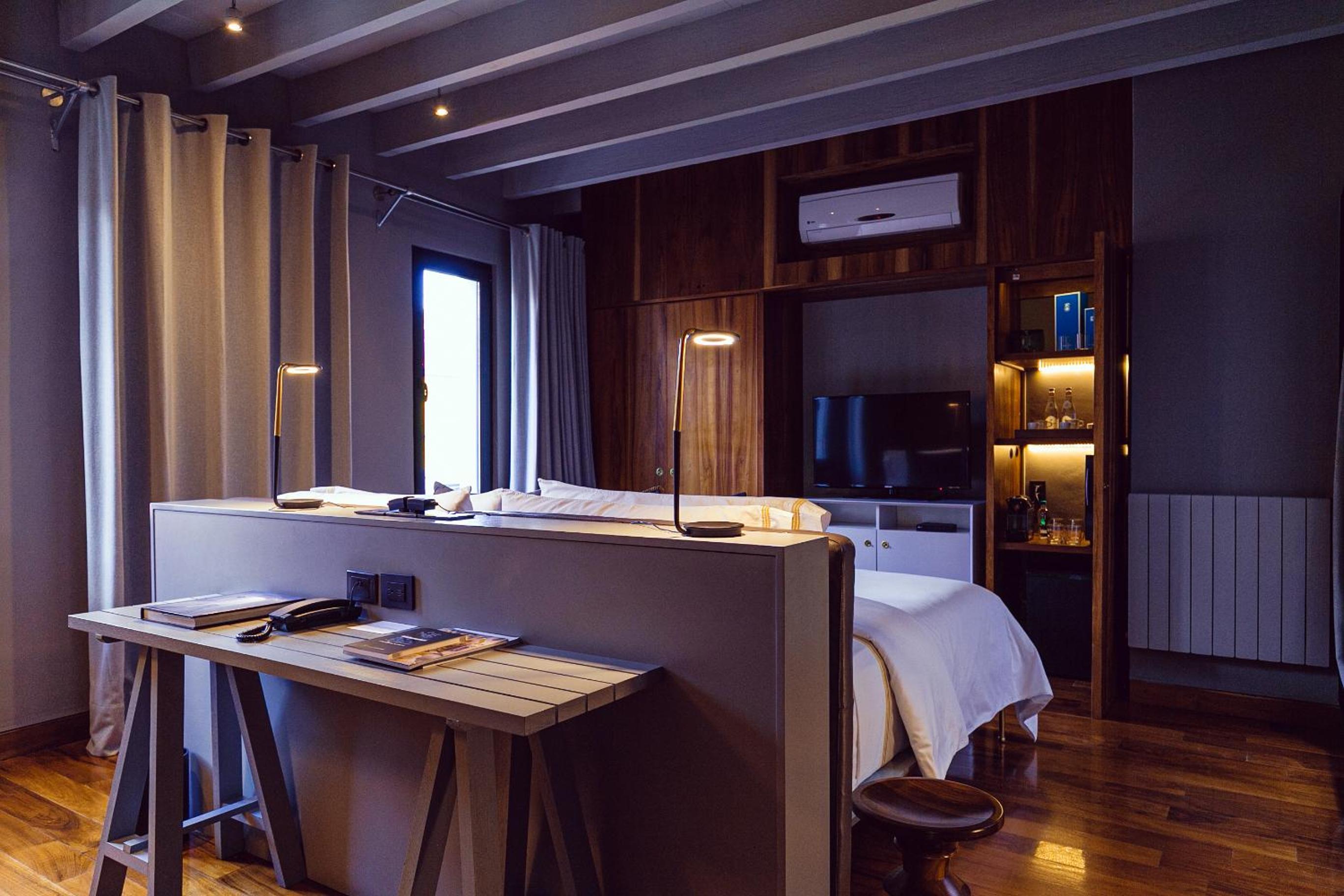Signature Suite - Photo 25