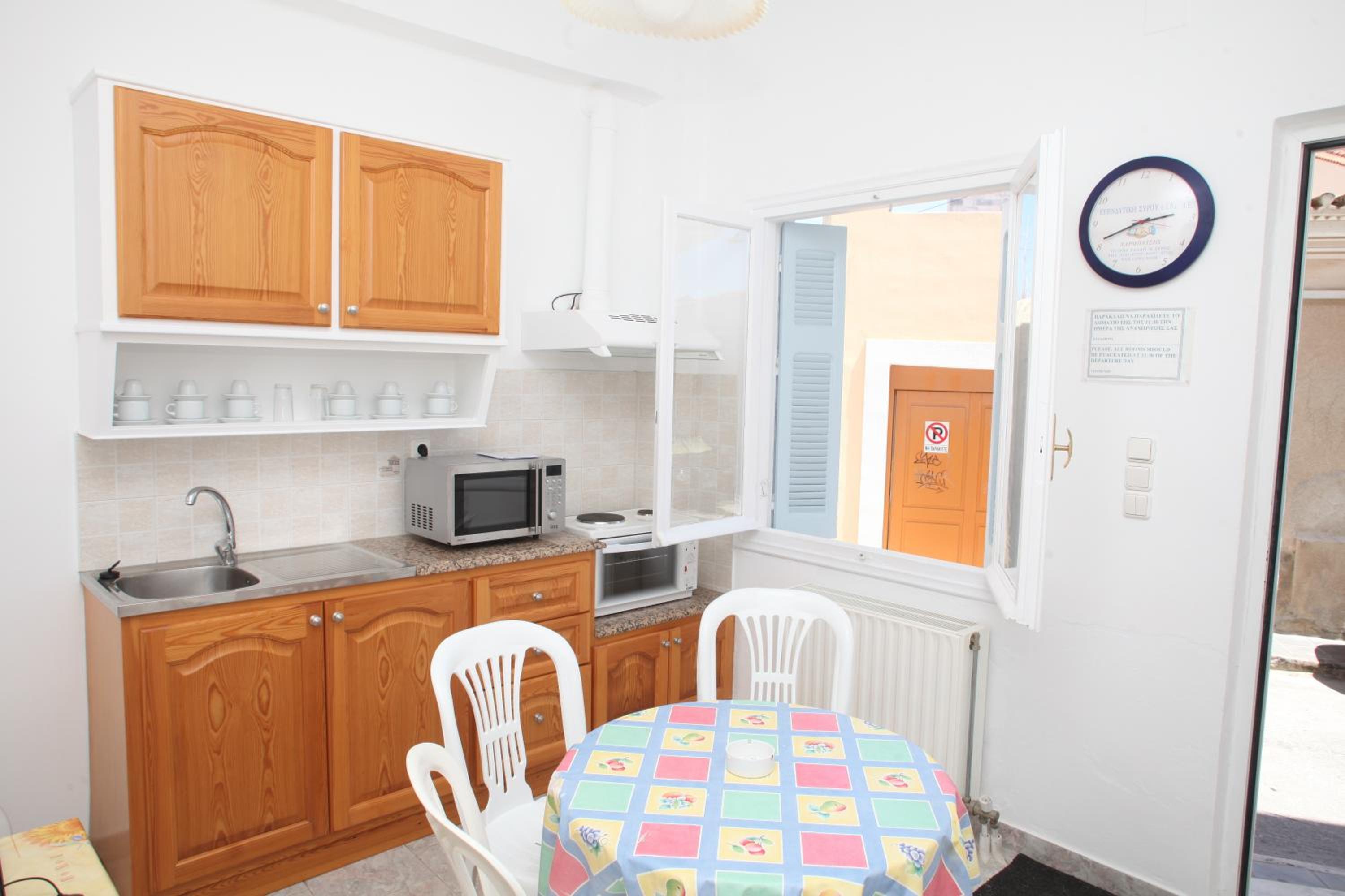 Basic Twin Room with Shared Kitchen photo 3