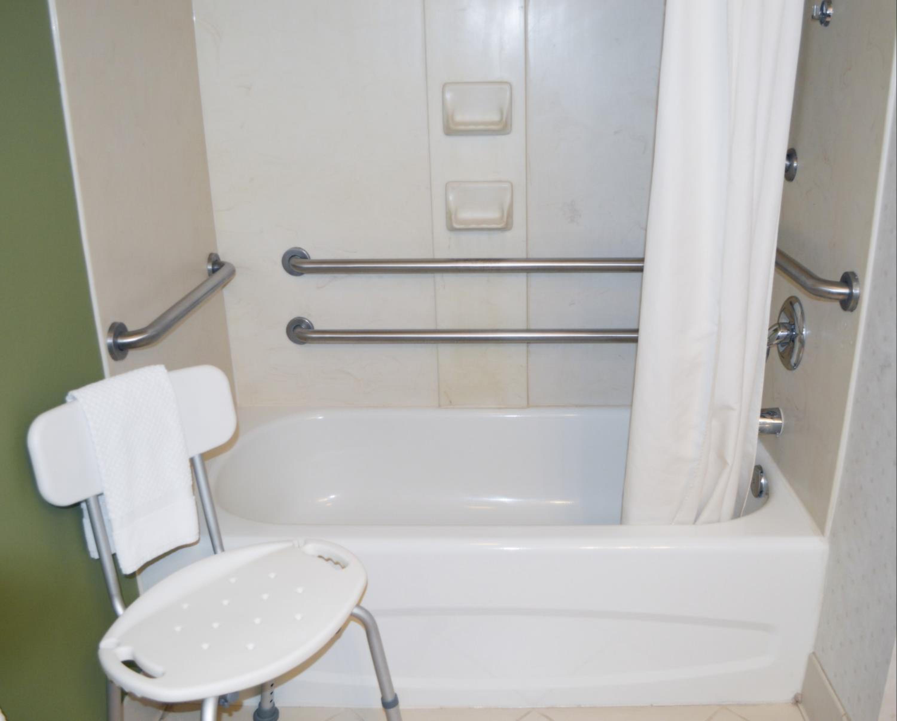 King Suite - Accessible/Non-Smoking - Photo 2
