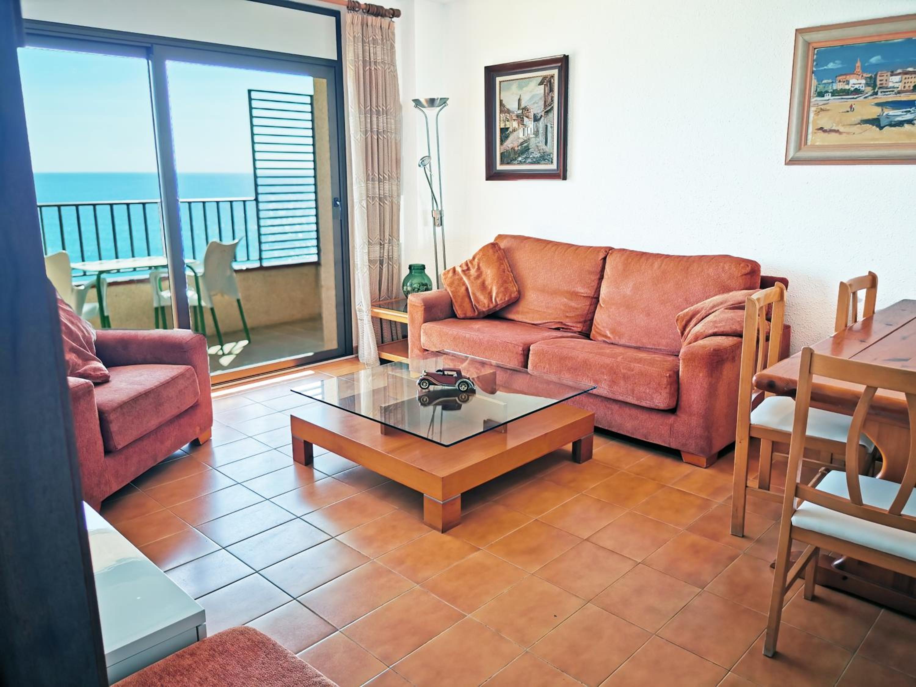 Apartamento de tres habitaciones con vista al mar
