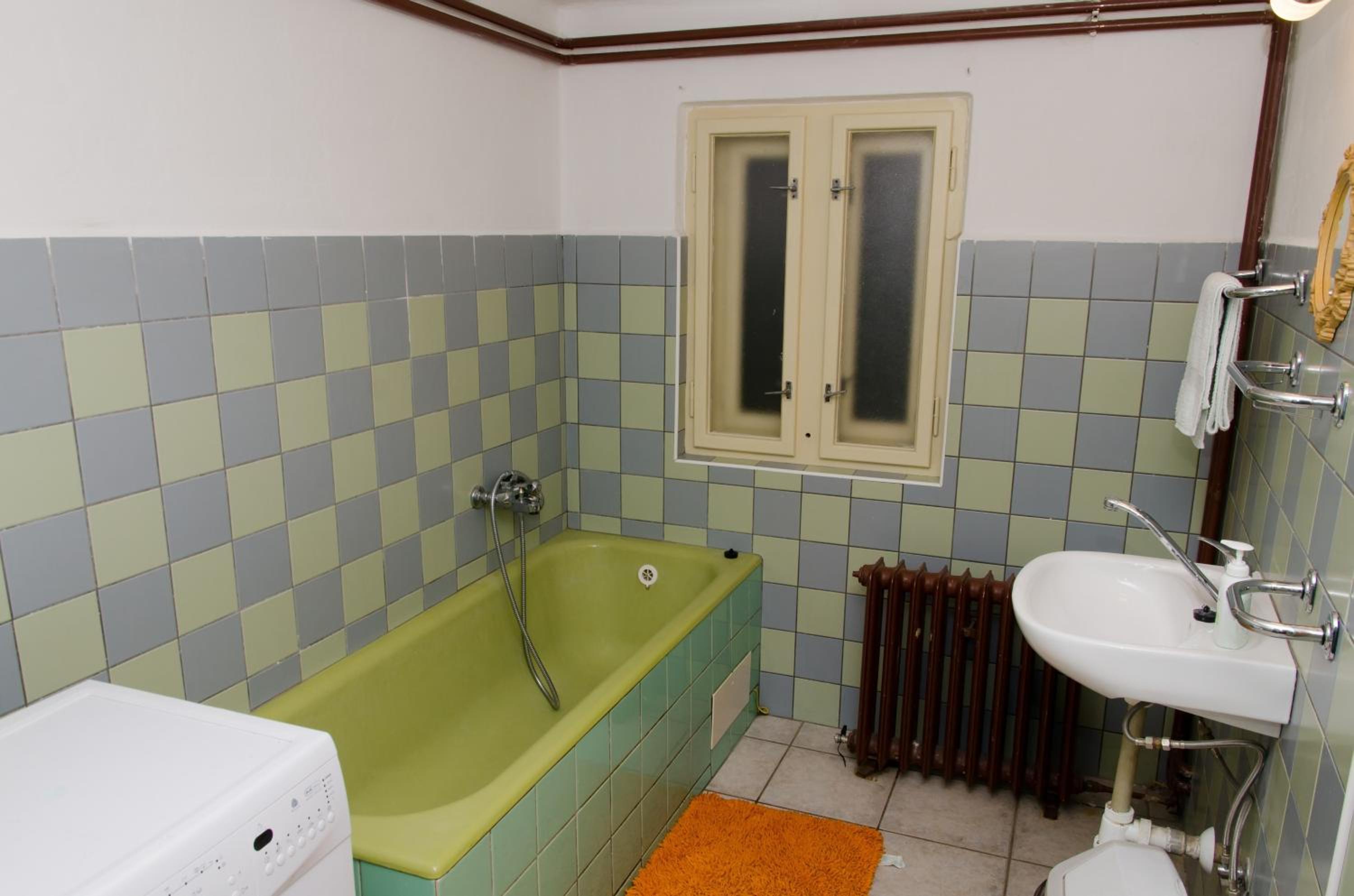 Twin Room With Shared Bathroom - Annex Building photo 3