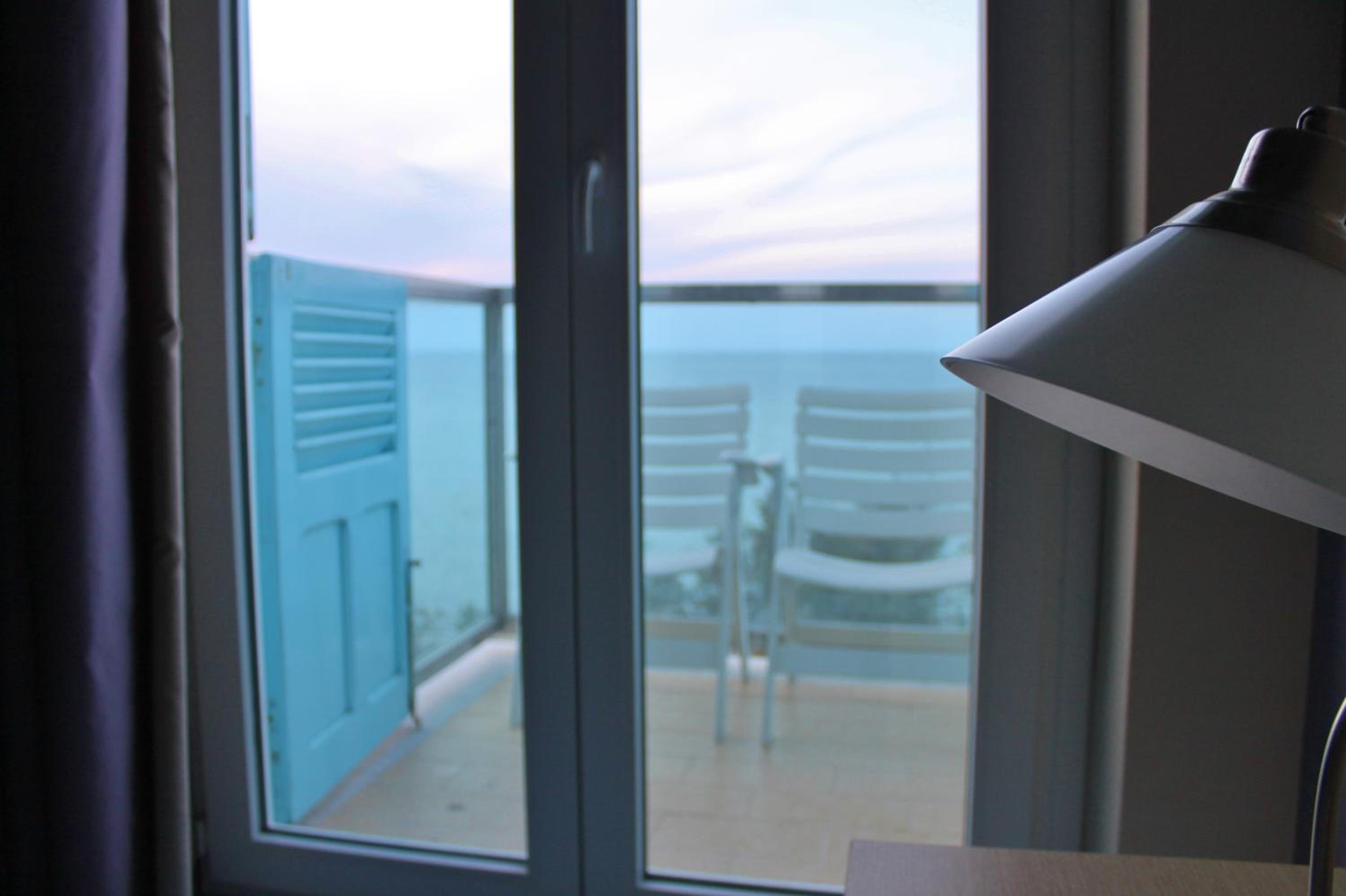 Room with Balcony and Sea View - Photo 4