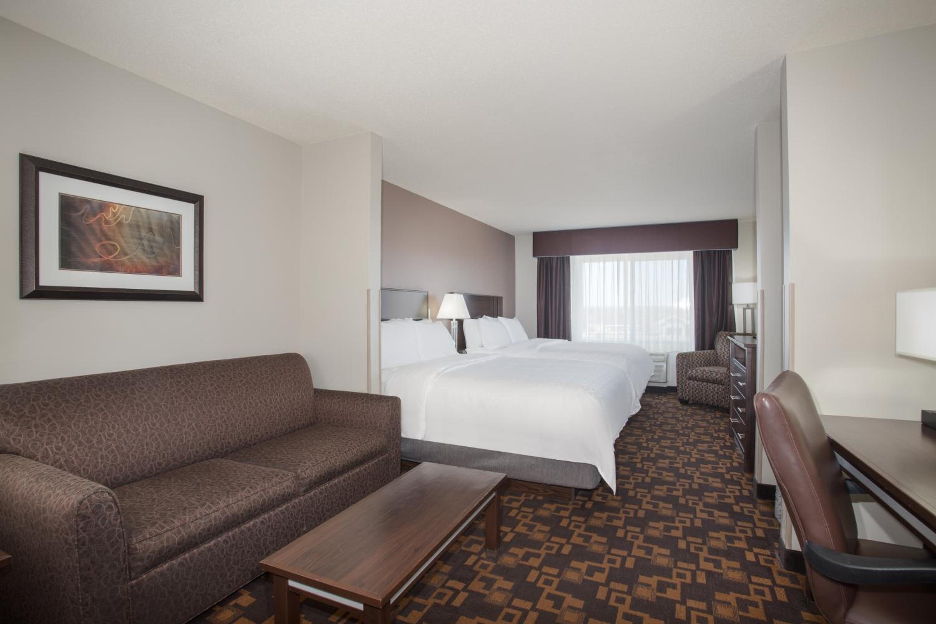 Queen Suite with Two Queen Beds and Sofa Bed - Photo 1