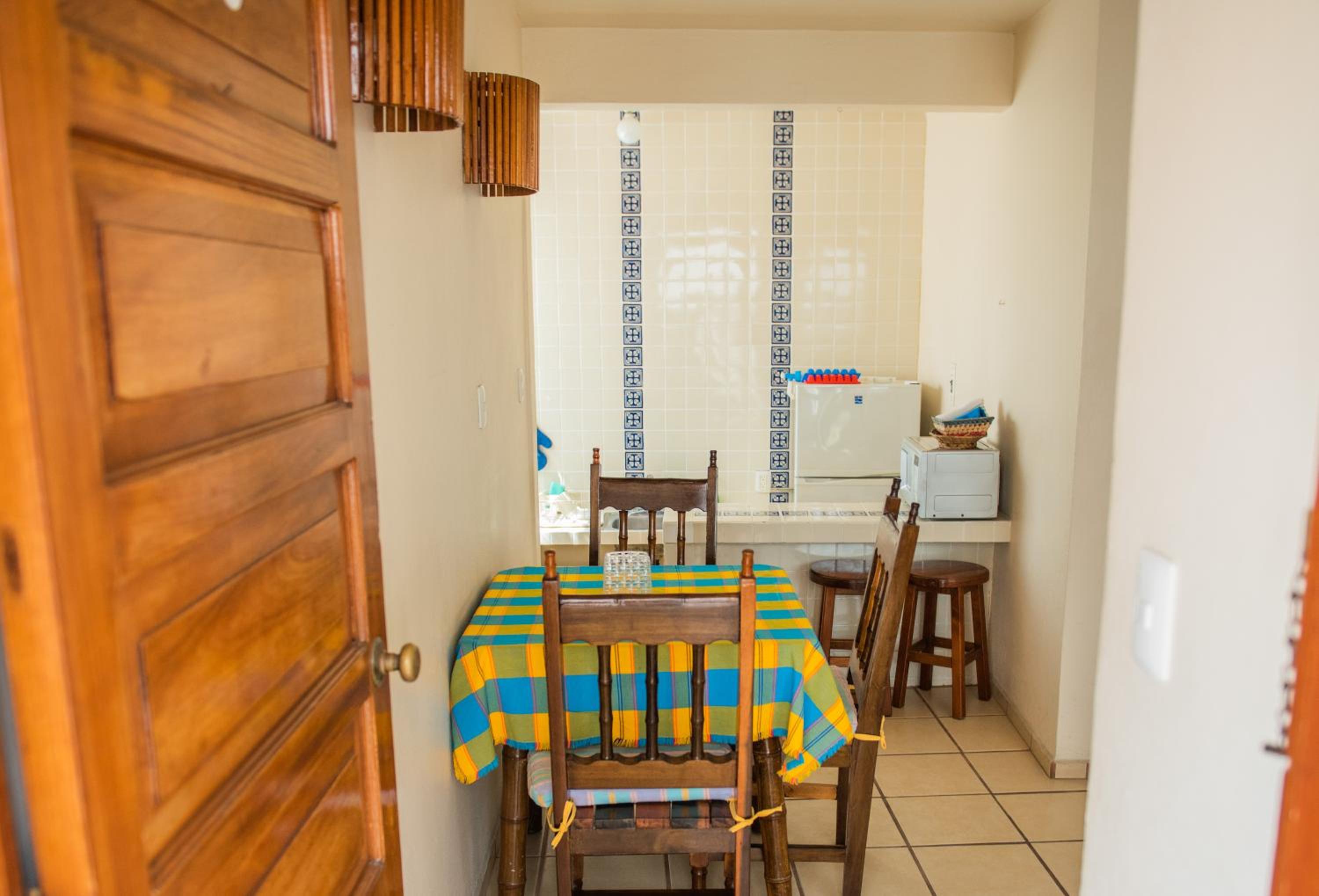 One-Bedroom Apartment - Photo 2