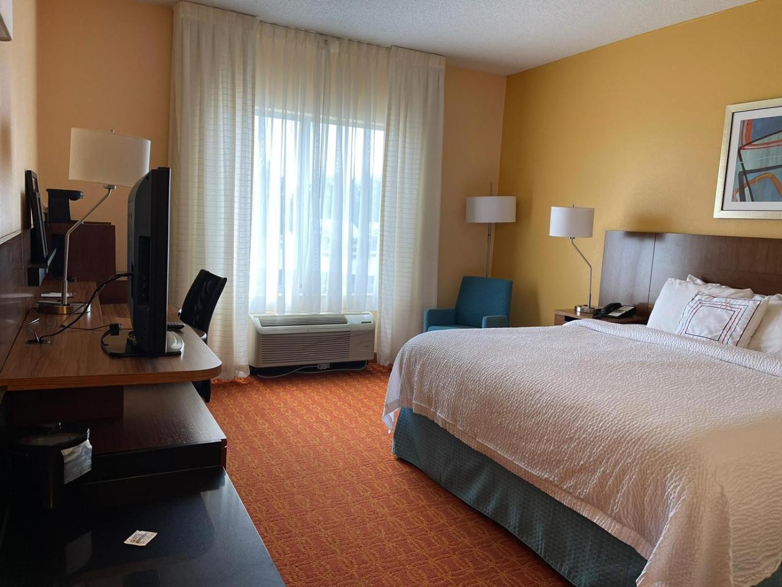 King Room - Non-Smoking - Photo 3