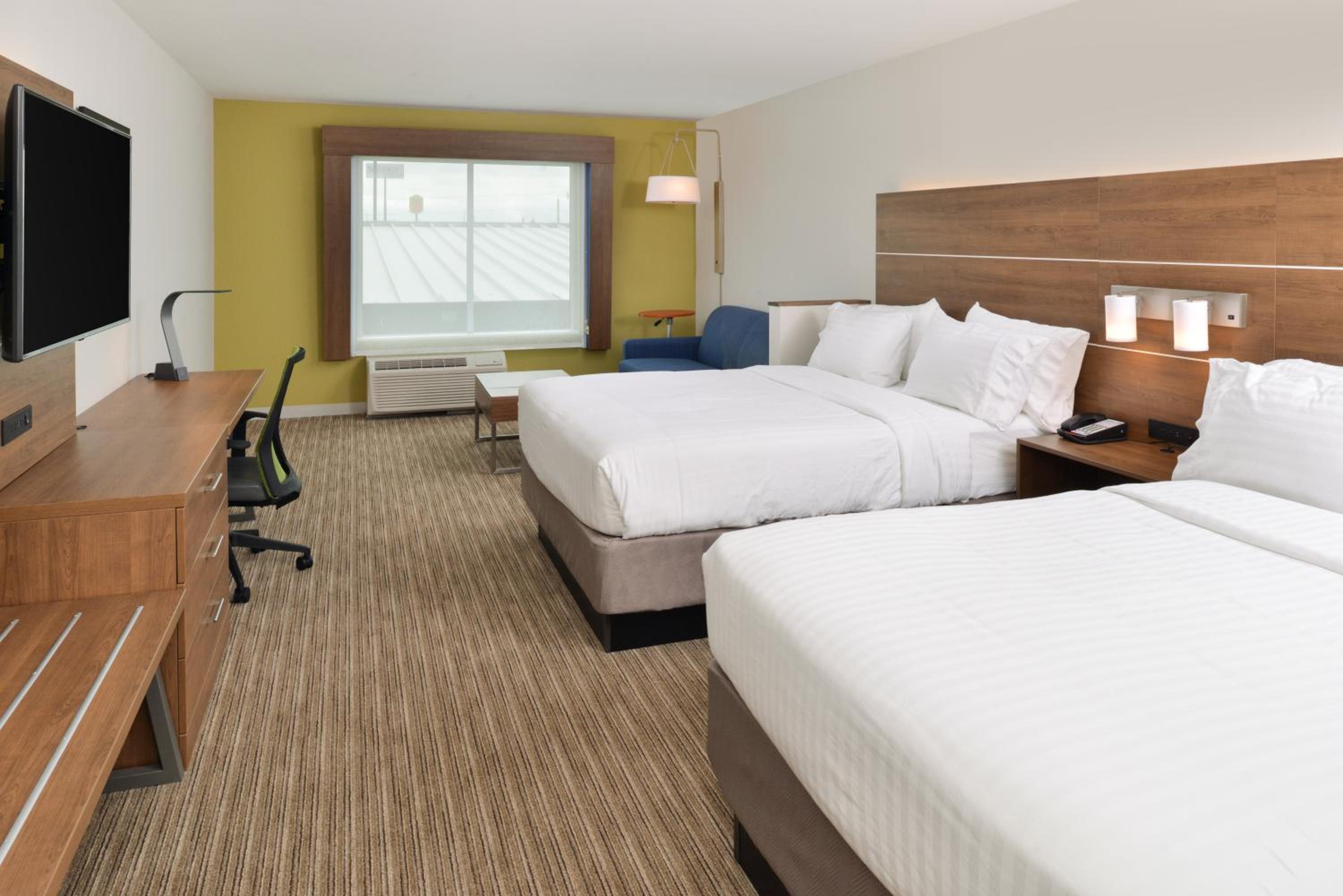 Queen Suite with Two Queen Beds