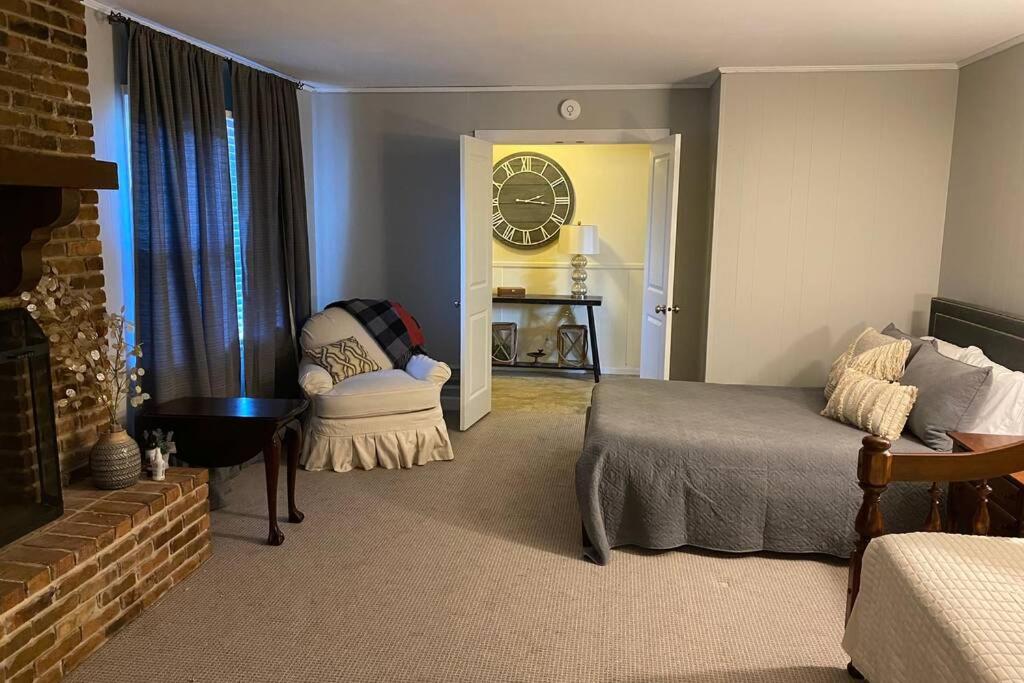 Four-Bedroom House - Photo 10