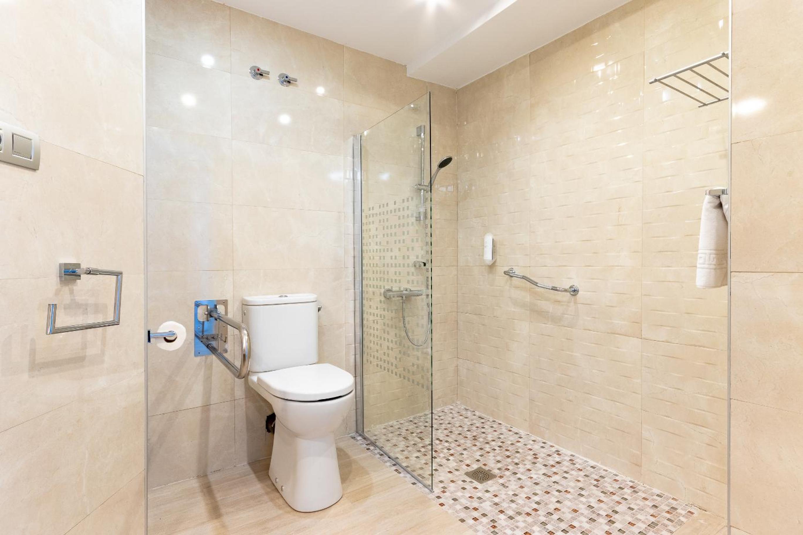 Double Room - Disability Access photo 3