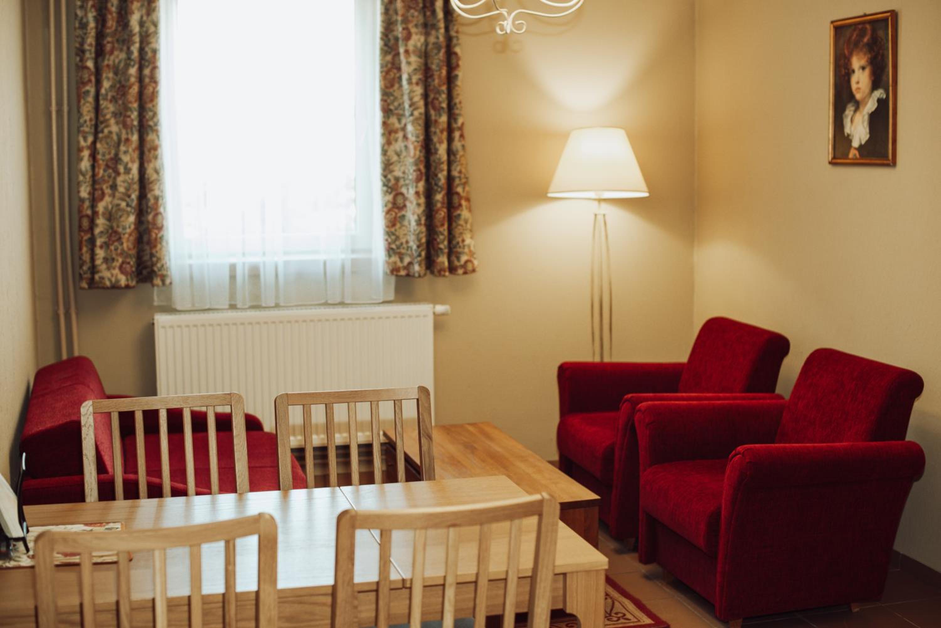 One-Bedroom Apartment - Photo 3