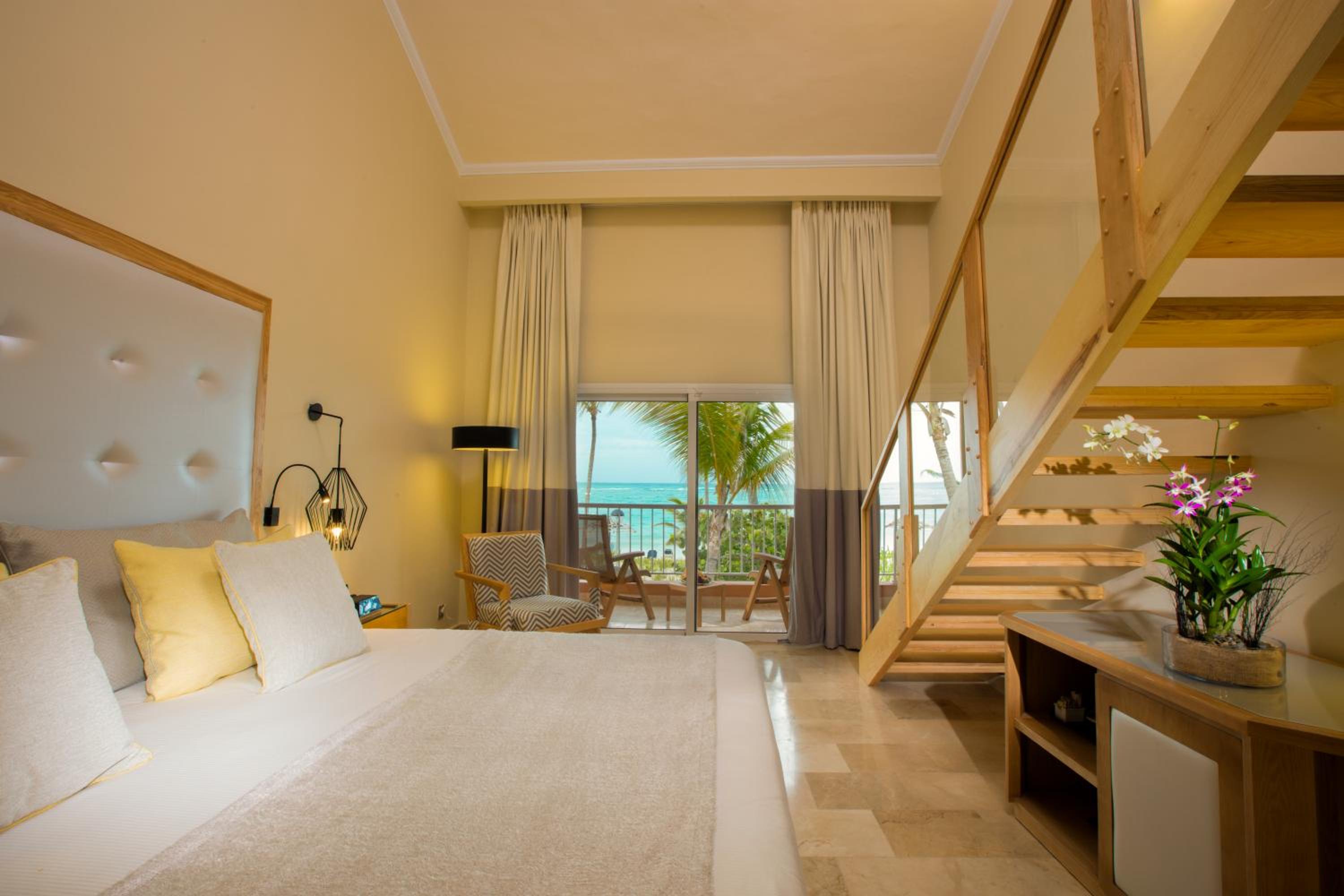 Loft Suite Beachside Panoramic Ocean View  - Photo 1