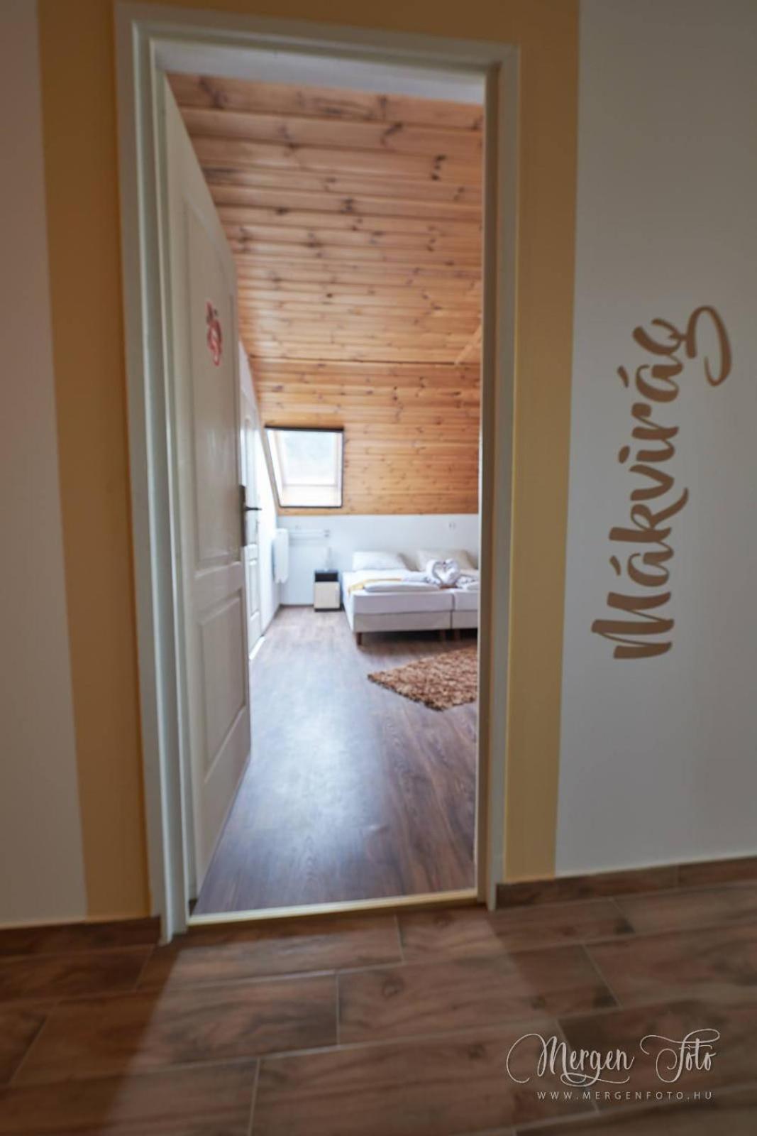 Quadruple Room with Private Bathroom photo 3