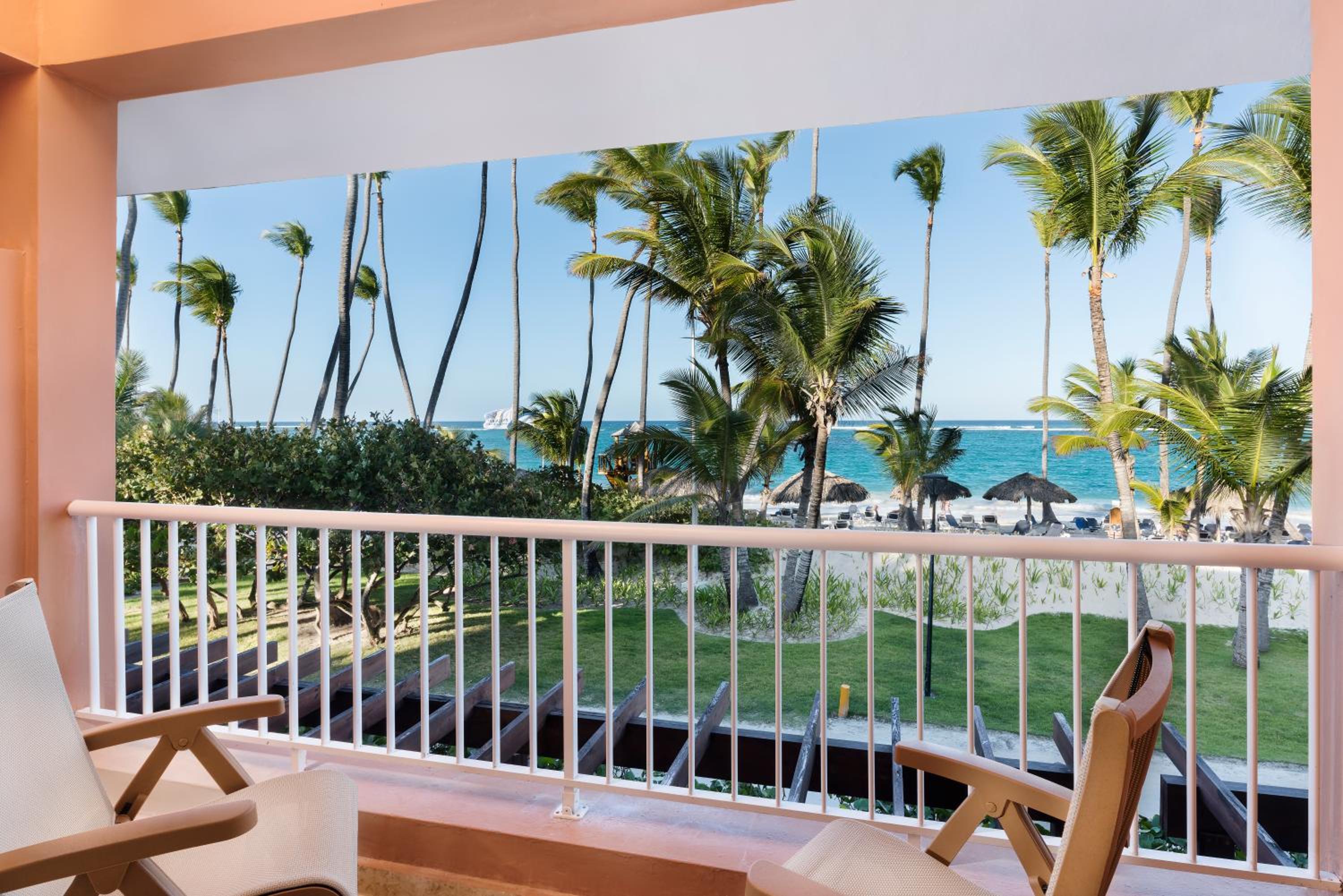 Loft Suite Beachside Panoramic Ocean View  - Photo 4