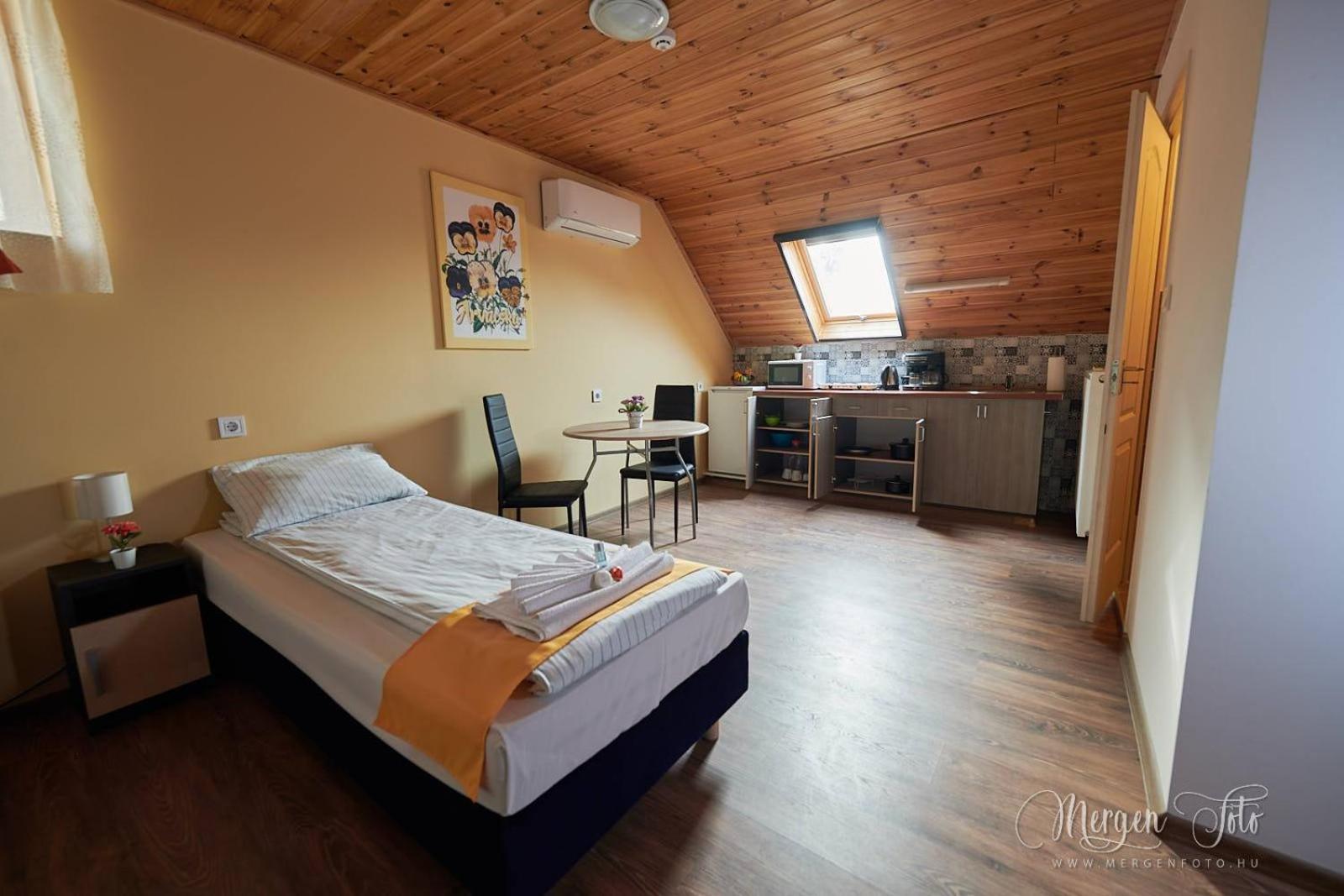 Large Twin Room photo 3