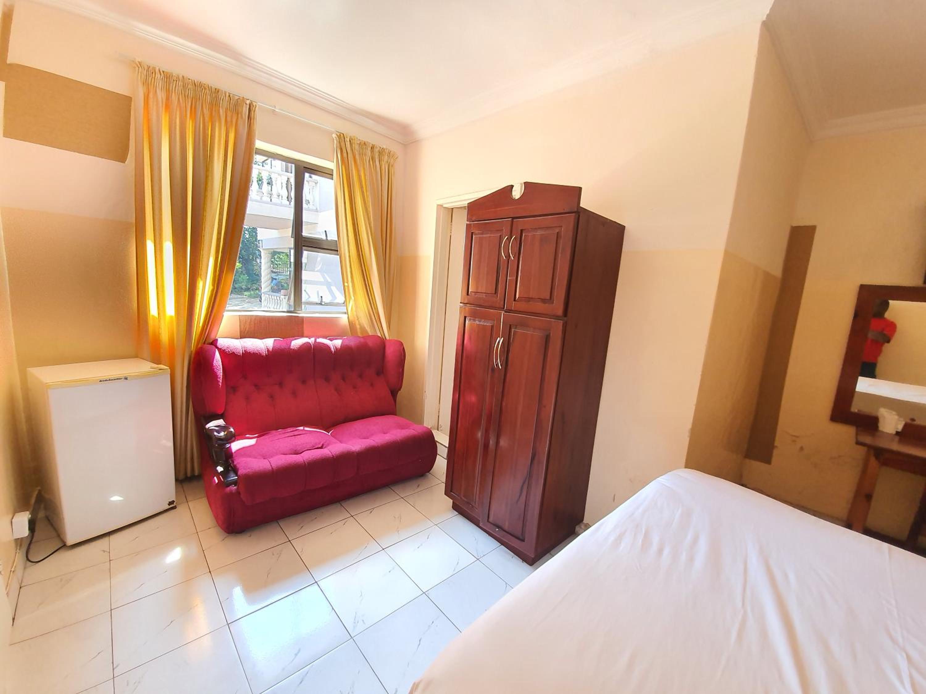 Deluxe Room (2 Adults + 1 Child) photo 3