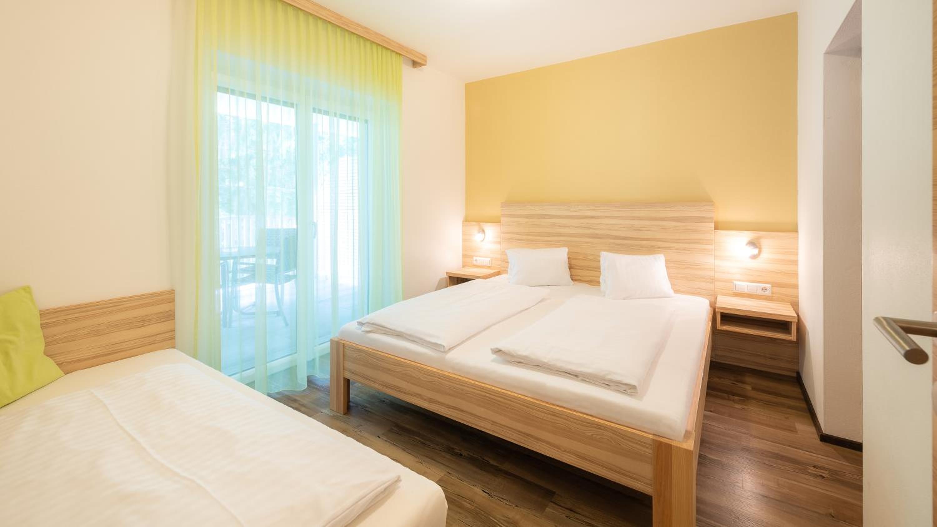 Superior One-Bedroom Apartment with Balcony or Terrace