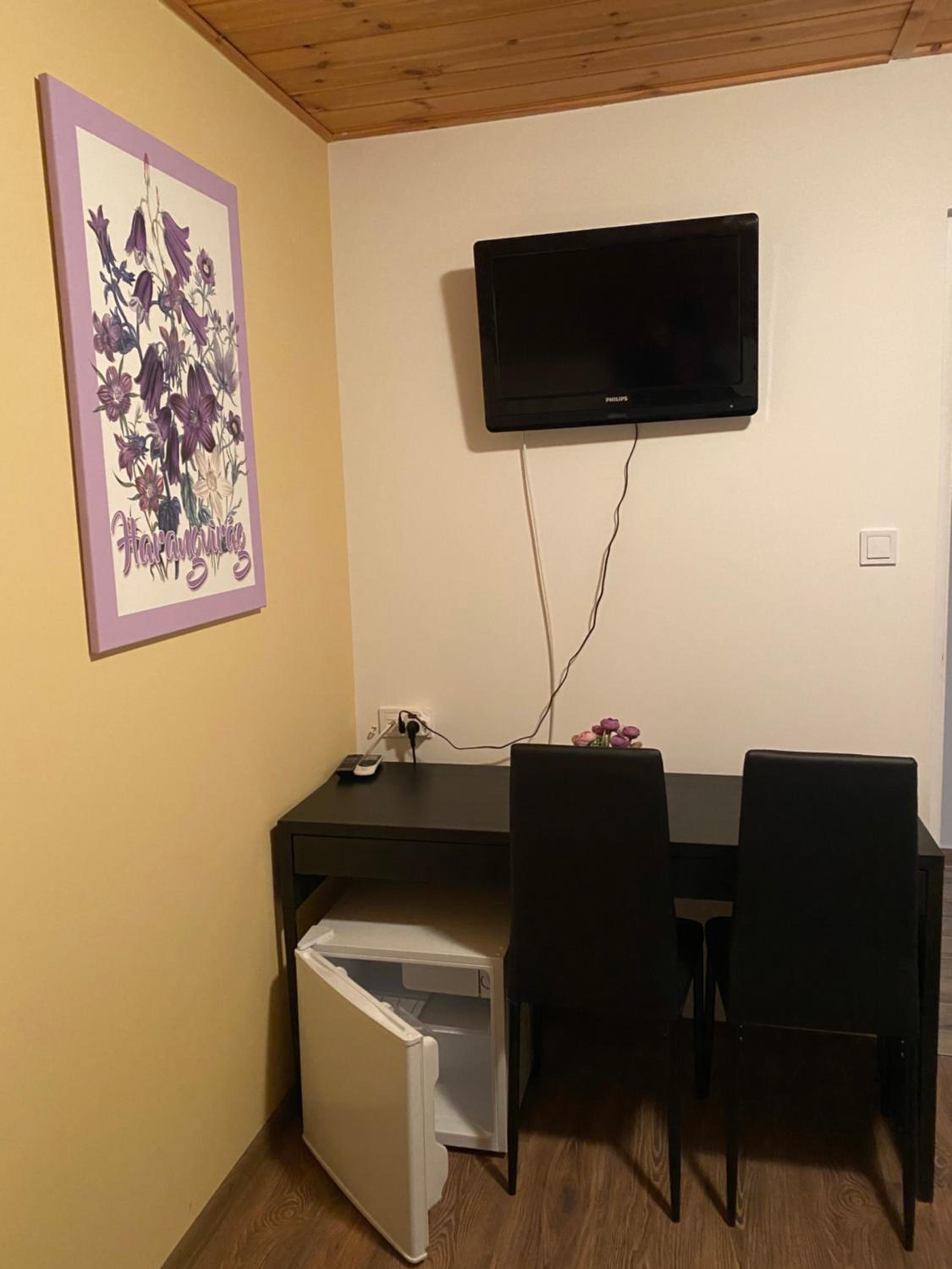 Twin Room with Private Bathroom photo 3