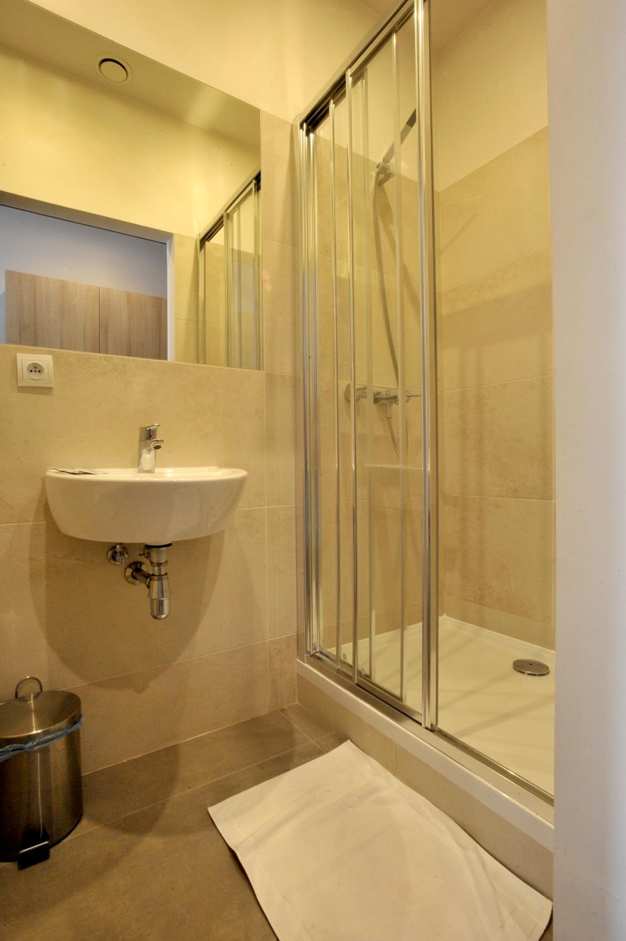 Standard Double Room - Photo 5