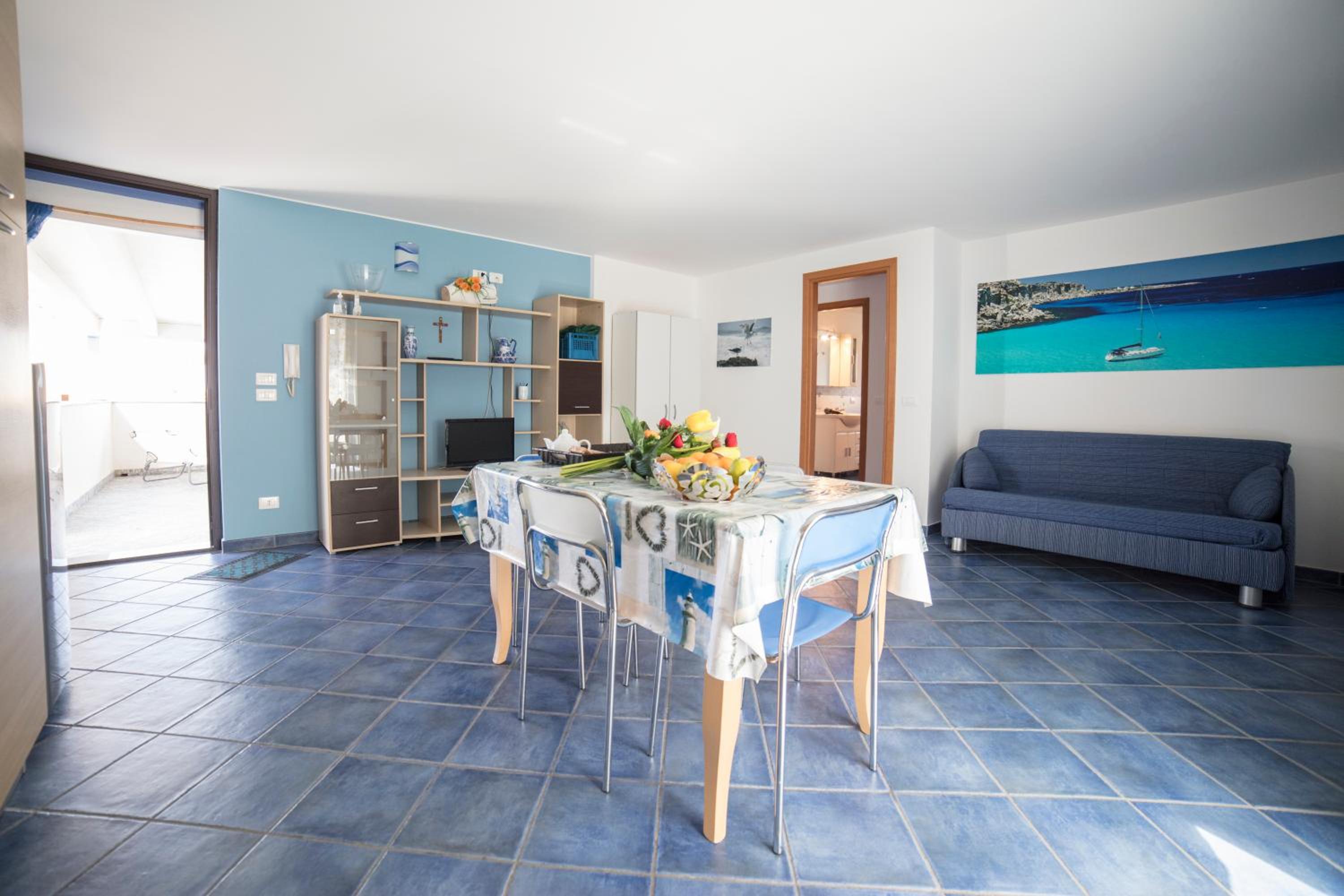 One-Bedroom Apartment - Photo 3