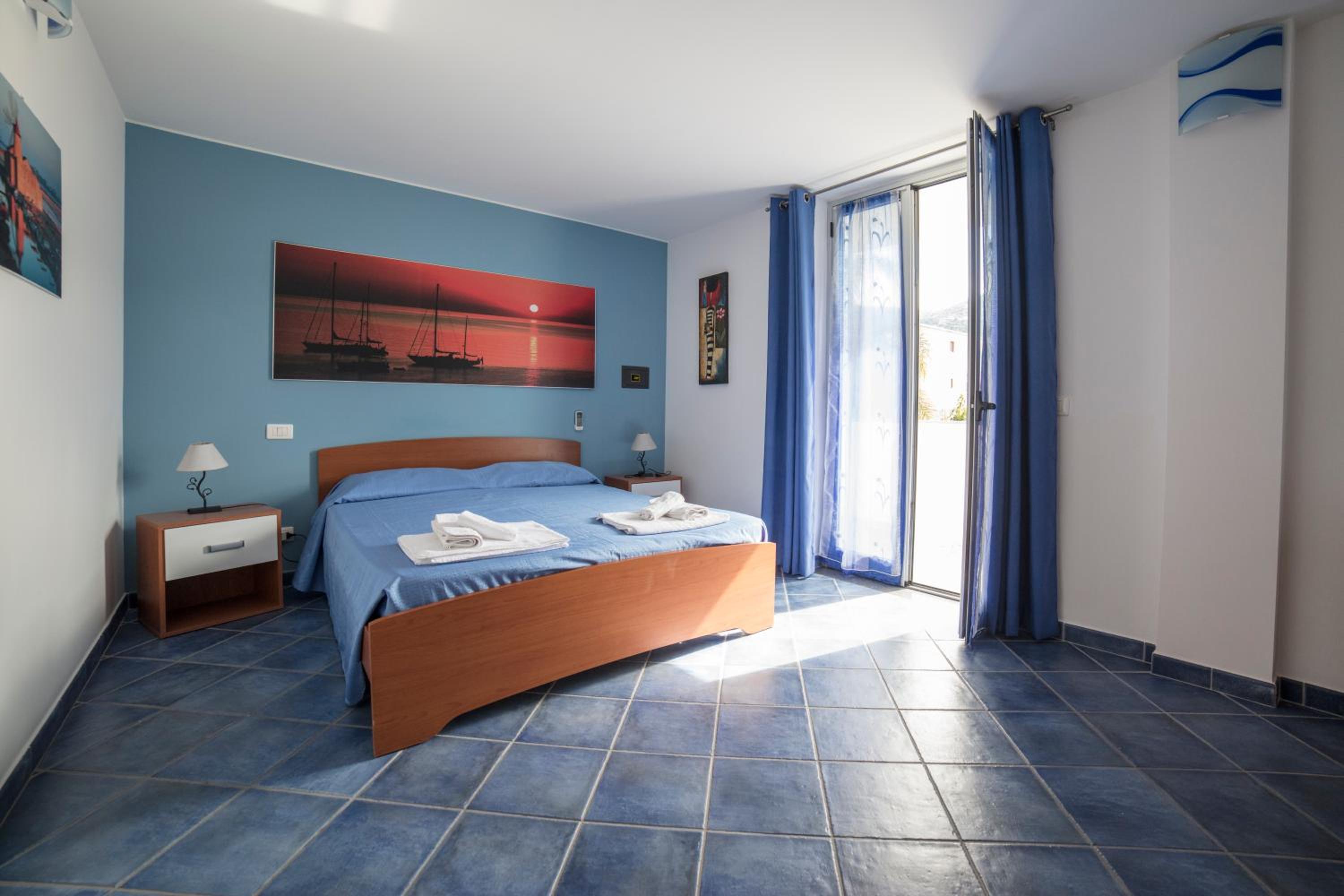 One-Bedroom Apartment - Photo 13