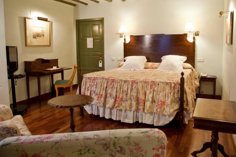 Double Room with Spa Bath - Photo 11