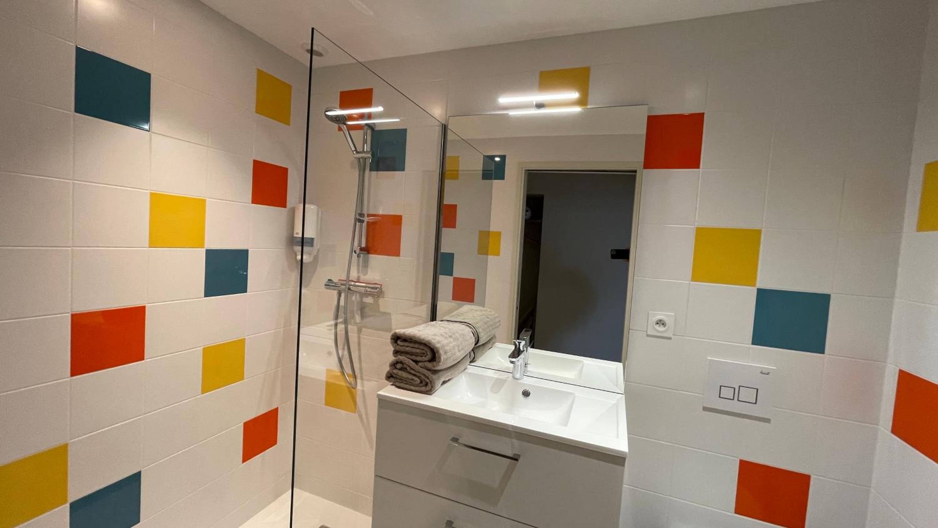 Two-Bedroom Apartment - Photo 11