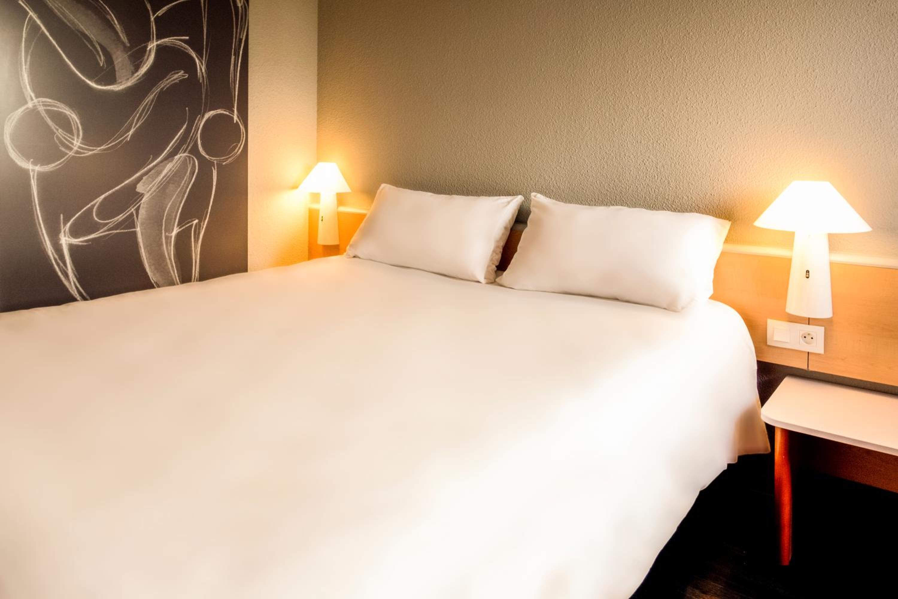 Standard One Double Bed - Photo 4