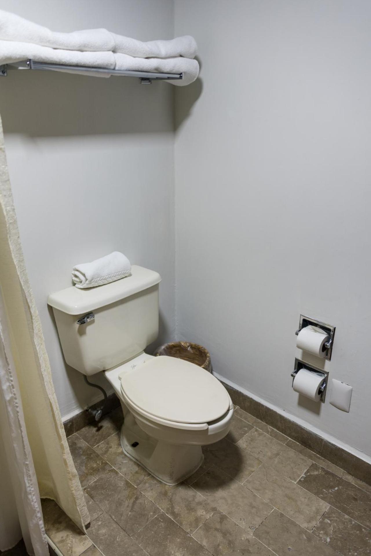 Interior King Room  - Photo 7