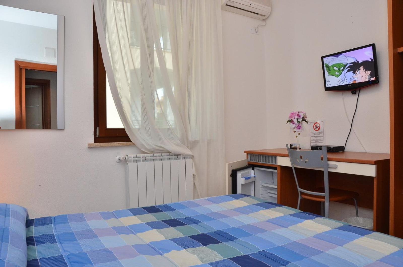 Double Room with Private External Bathroom photo 2