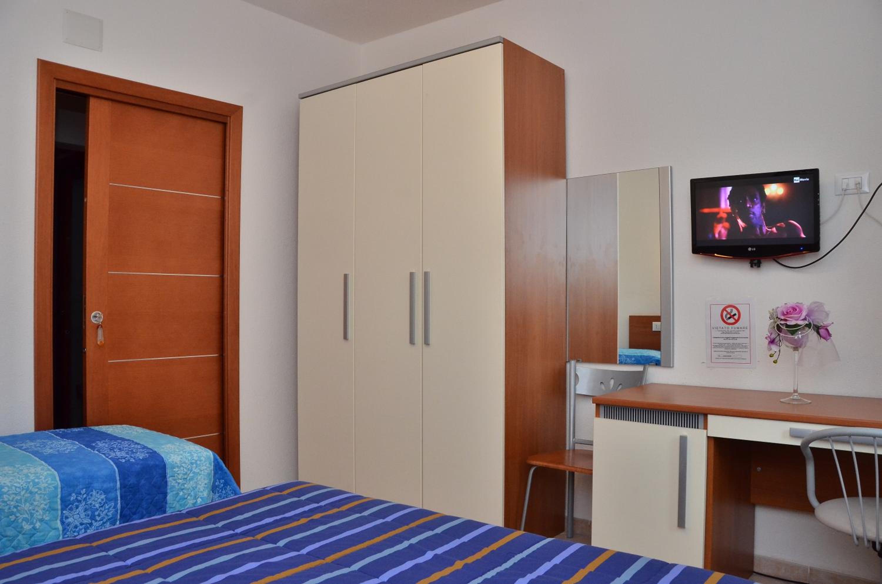 Double Room - Photo 5