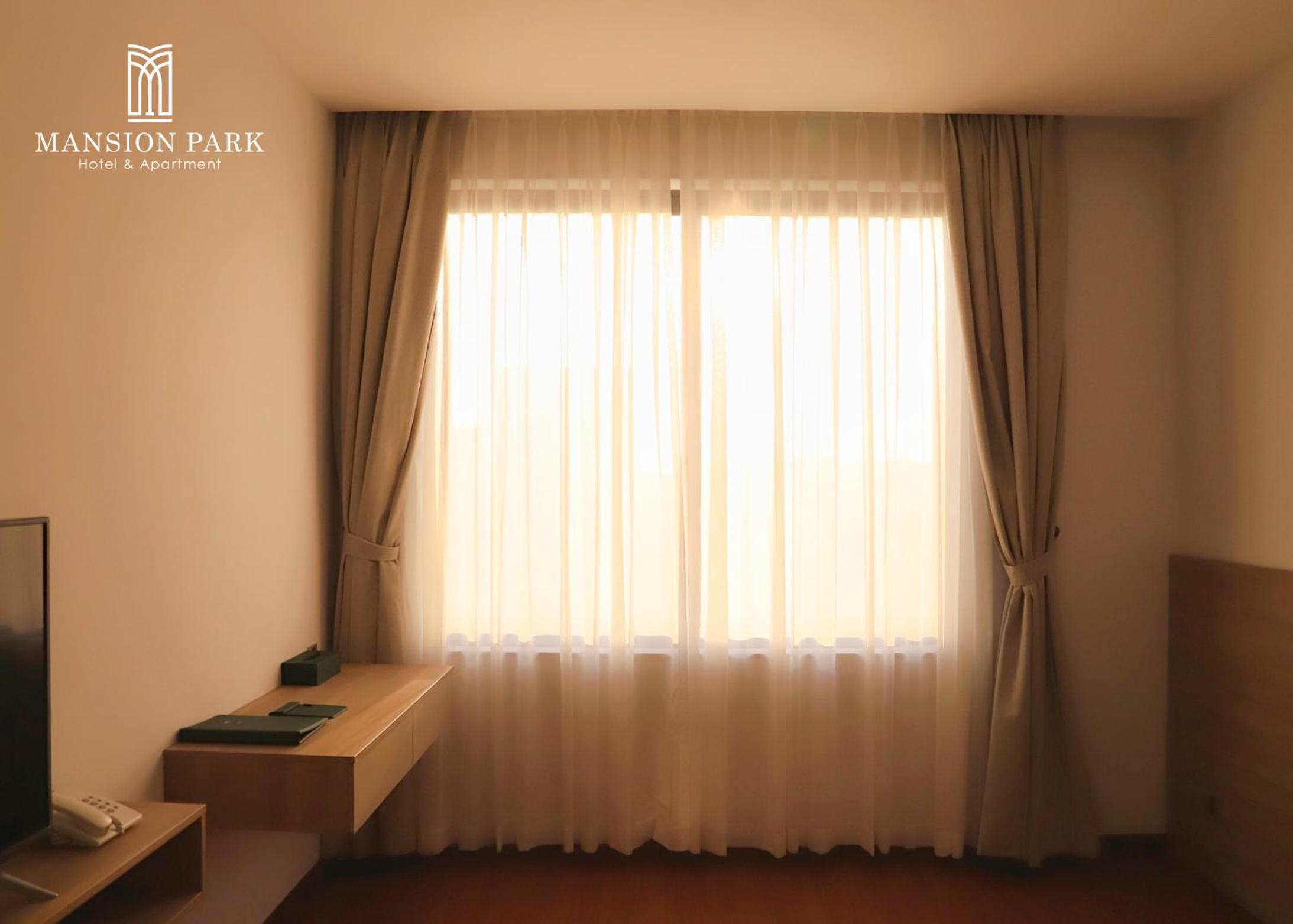 Deluxe King Room - Photo 2