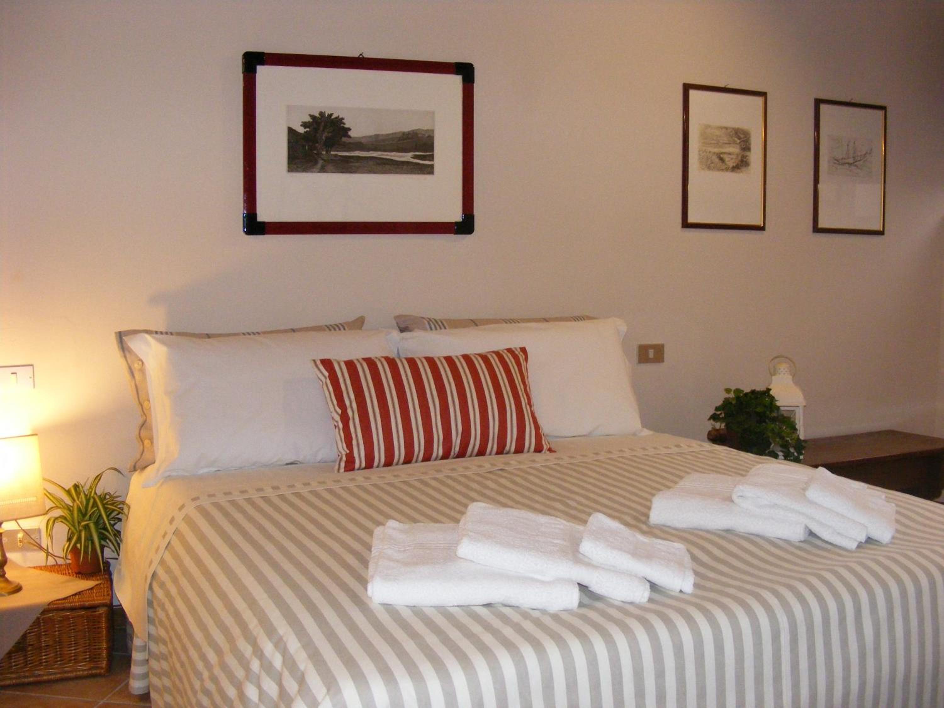 Double Room with Private External Bathroom - Photo 1