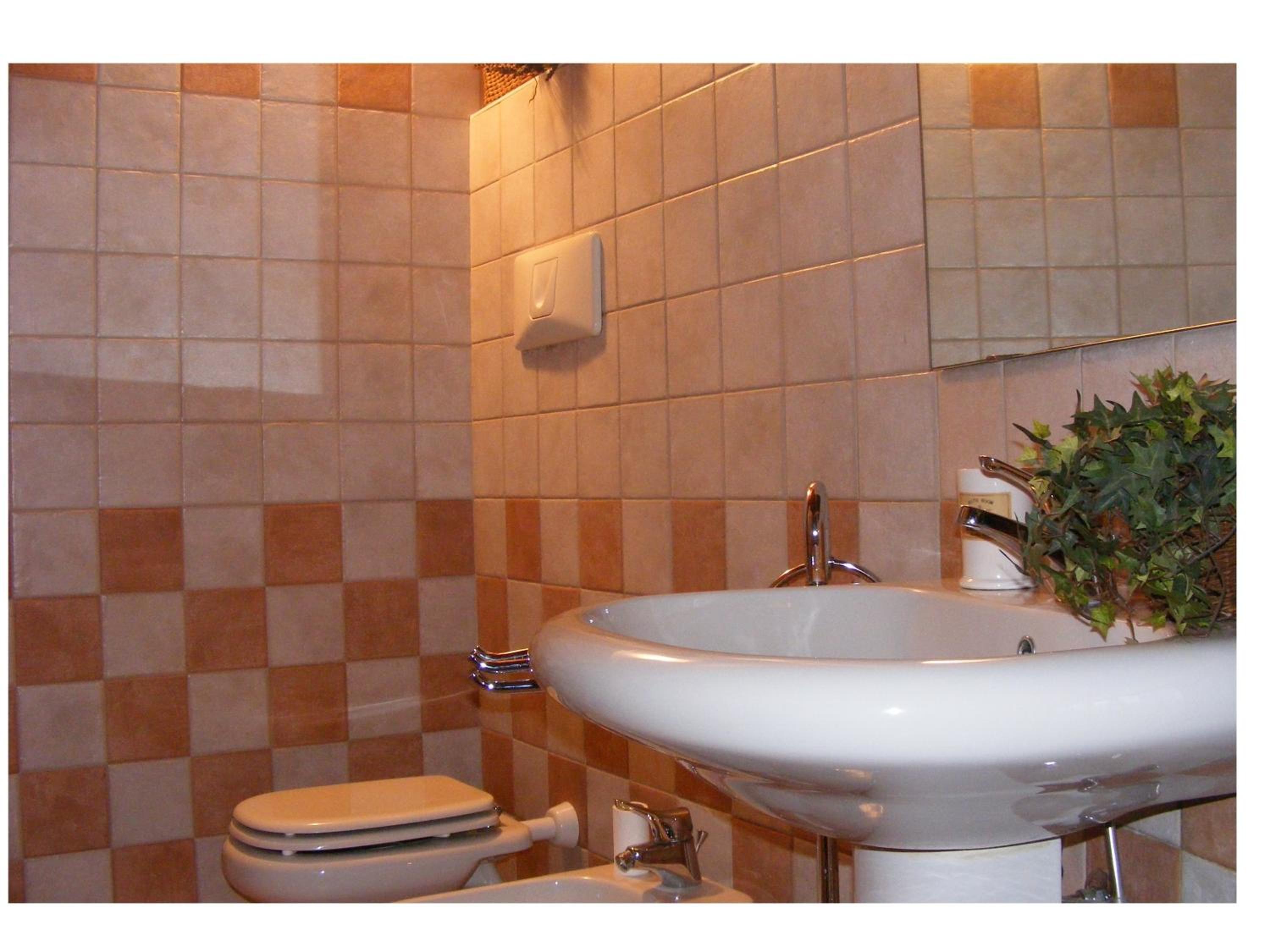 Double Room with Private External Bathroom - Photo 3