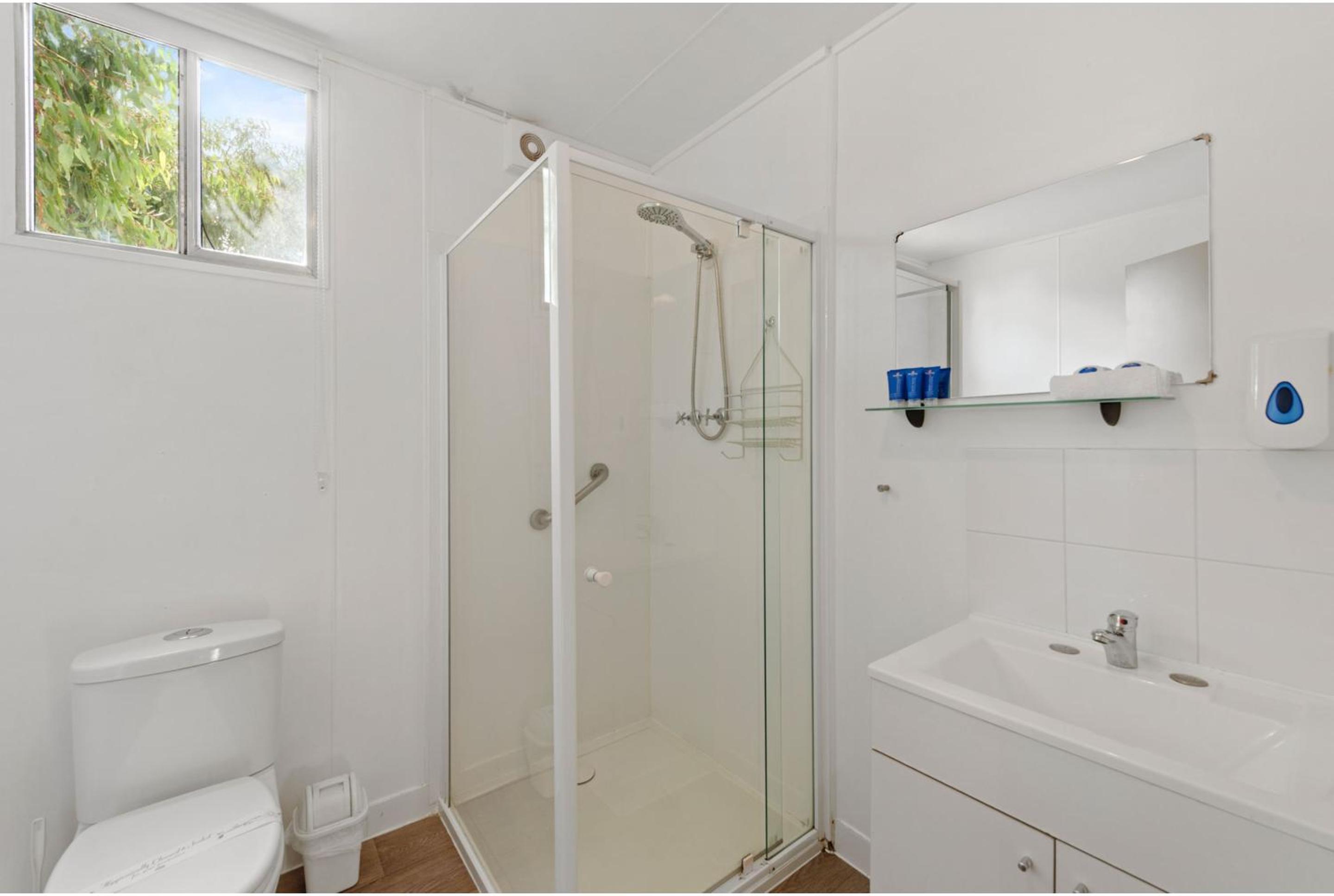 Economy 1 Bedroom Cabin - Pet Friendly - Photo 2