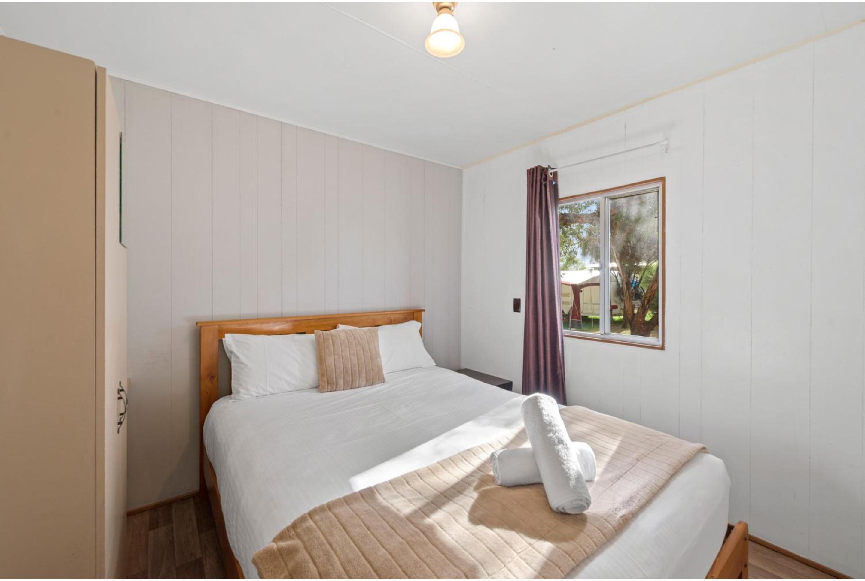 Economy 1 Bedroom Cabin - Pet Friendly - Photo 3