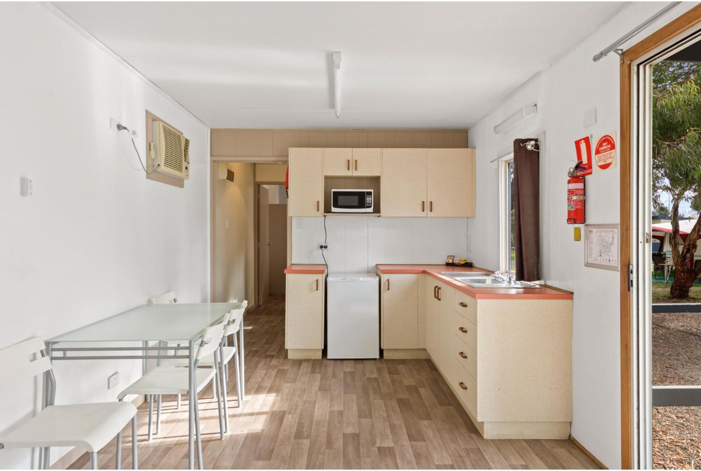 Economy 1 Bedroom Cabin - Pet Friendly - Photo 5